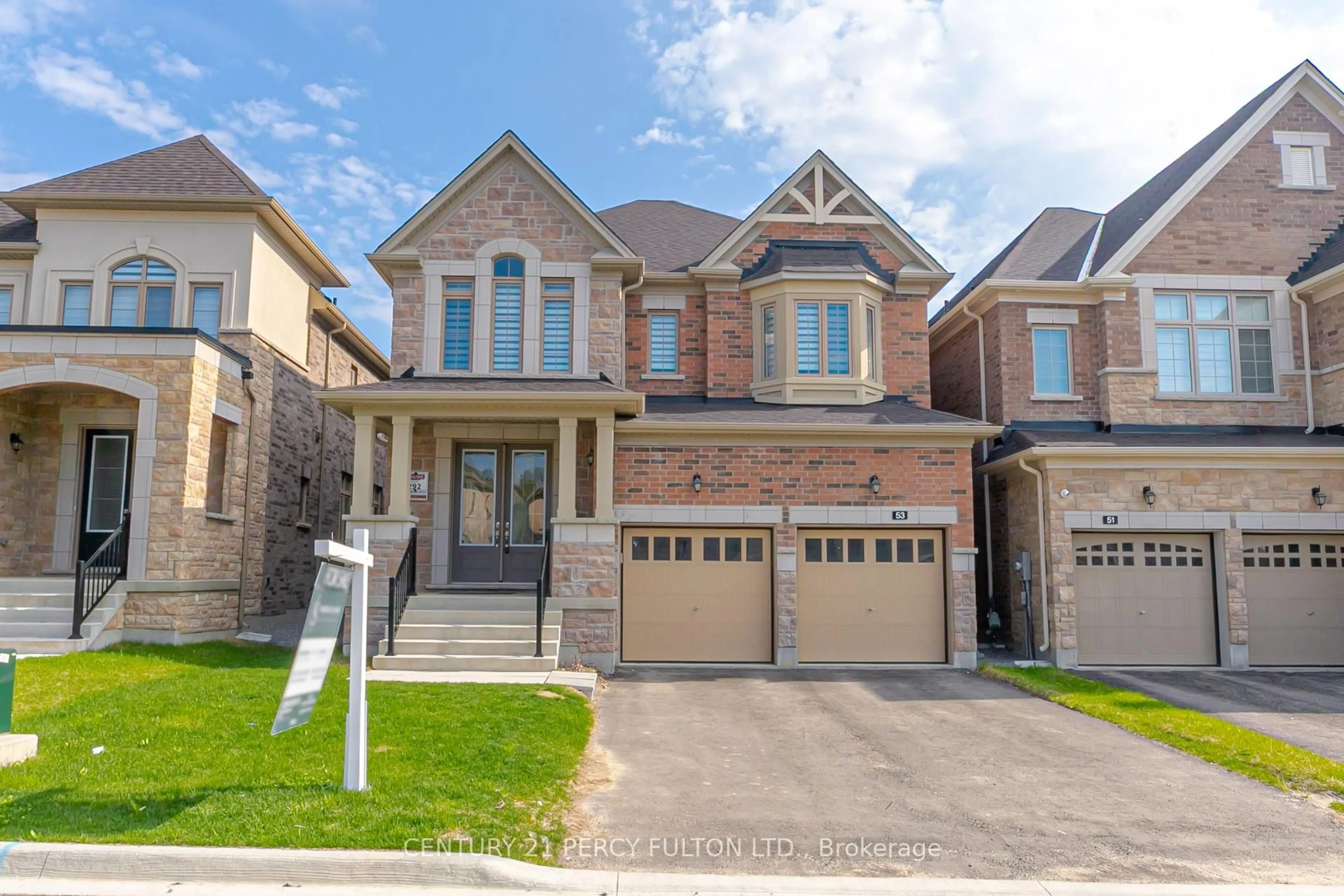 Home with brick exterior material, street for 53 Bowline Vista N/A, East Gwillimbury Ontario L9N 0W2