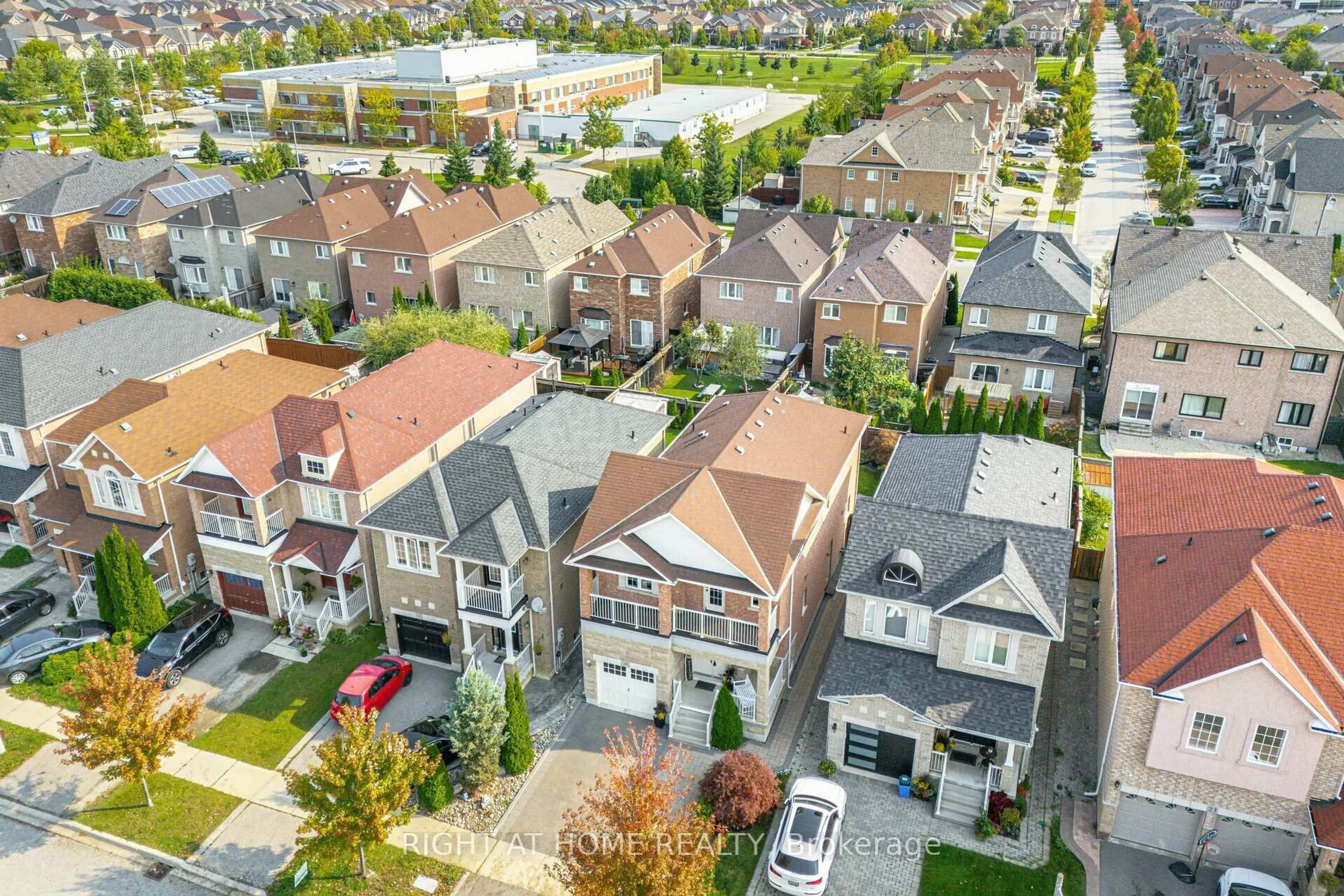 A pic from outside/outdoor area/front of a property/back of a property/a pic from drone, street for 29 Boticelli Way, Vaughan Ontario L4H 0C6