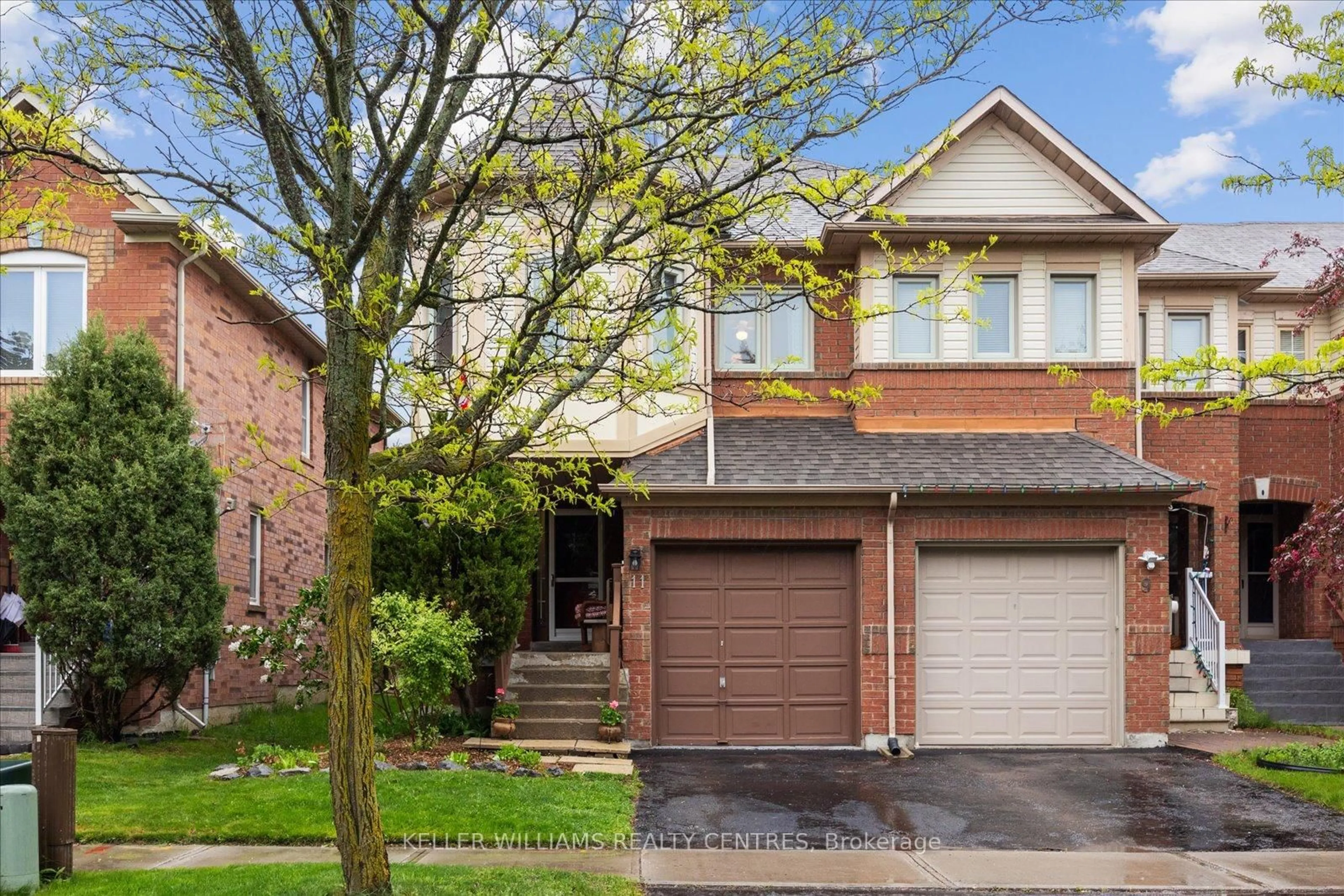 Home with brick exterior material, street for 11 Snedden Ave, Aurora Ontario L4G 7J6