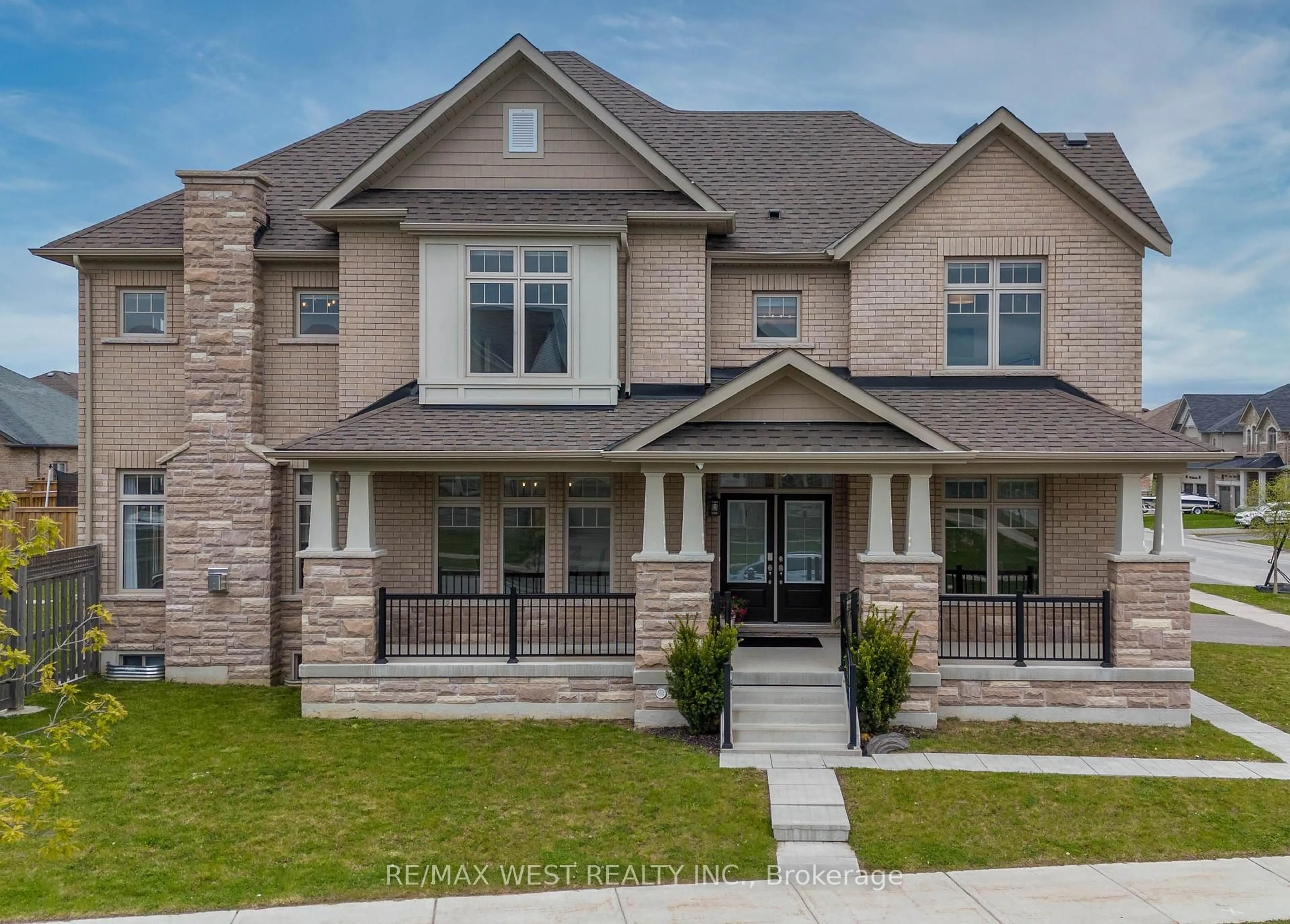 Home with brick exterior material, street for 1020 Larter St, Innisfil Ontario L9S 0N4