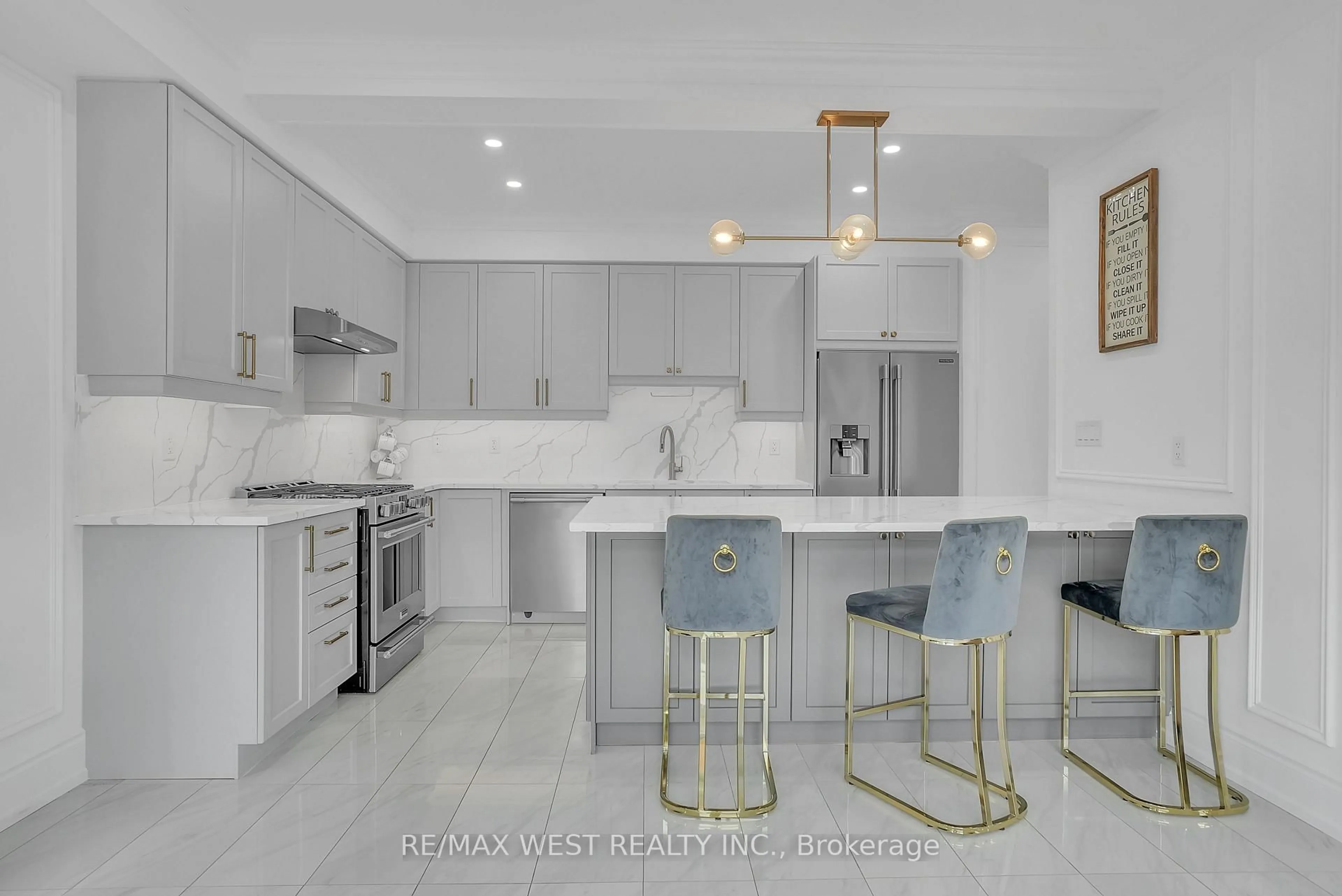 Open concept kitchen, ceramic/tile floor for 1020 Larter St, Innisfil Ontario L9S 0N4