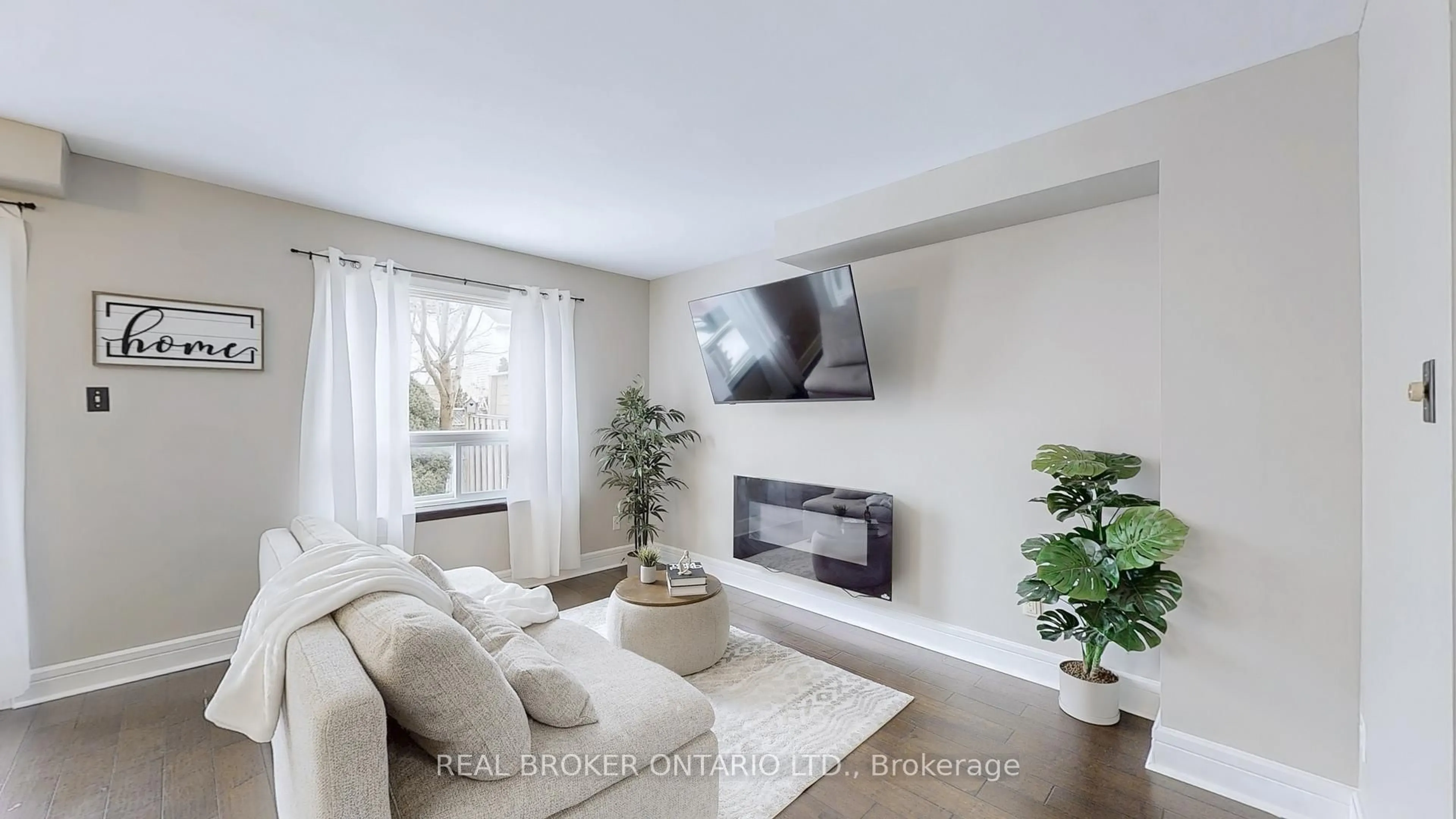 Living room with furniture, unknown for 1200 Inniswood St, Innisfil Ontario L9S 1X7