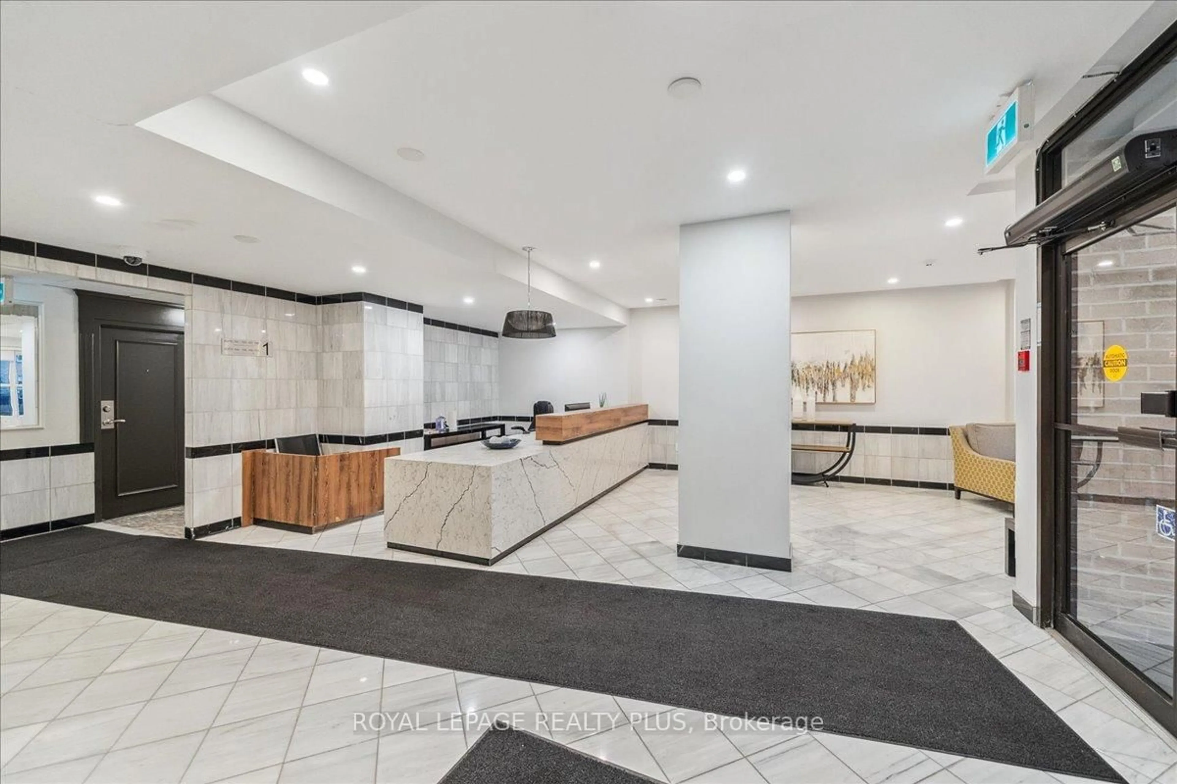 Lobby for 250 Davis Dr #304, Newmarket Ontario L3Y 7T7