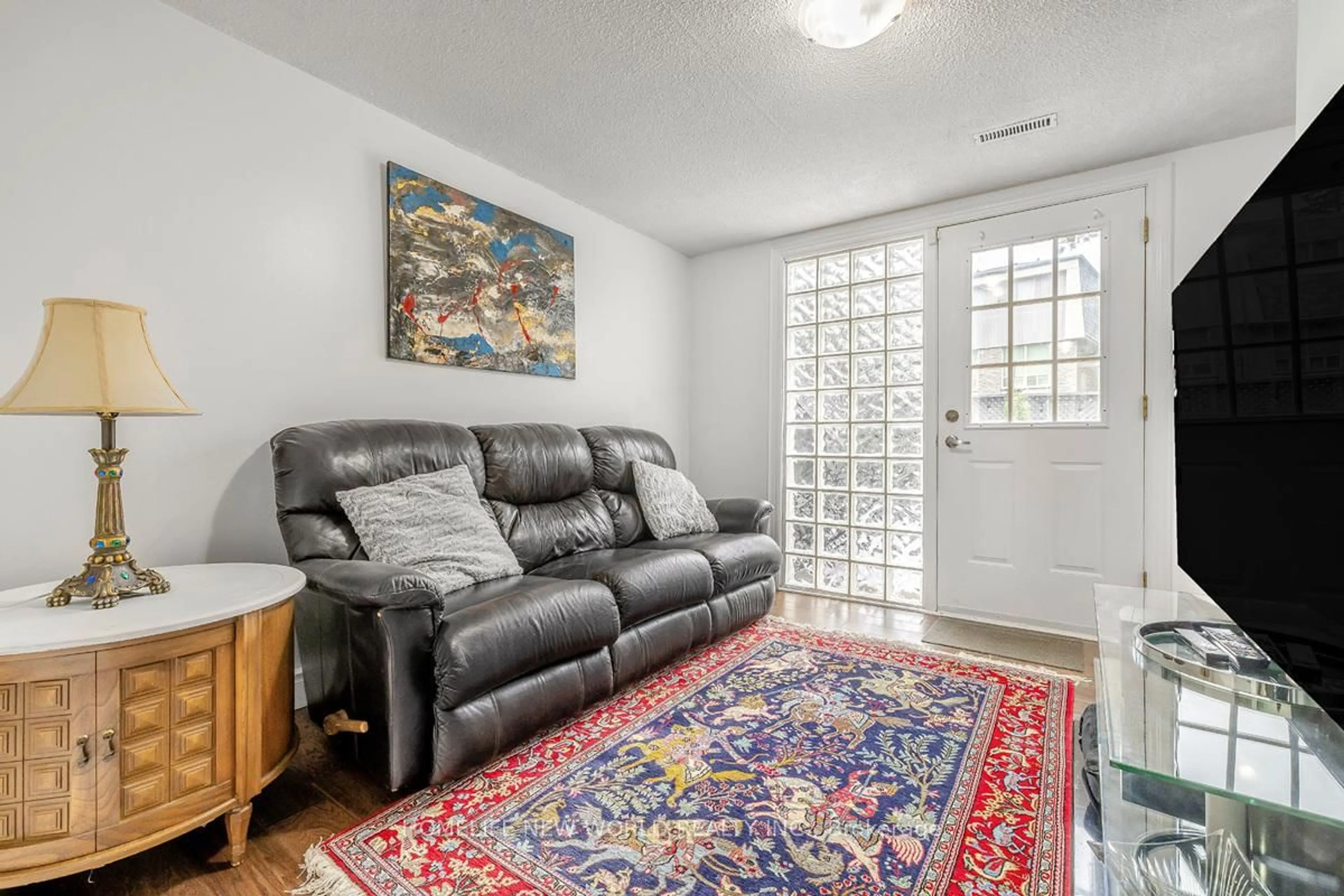 Living room with furniture, unknown for 61 Poplar Cres, Aurora Ontario L4G 3M4