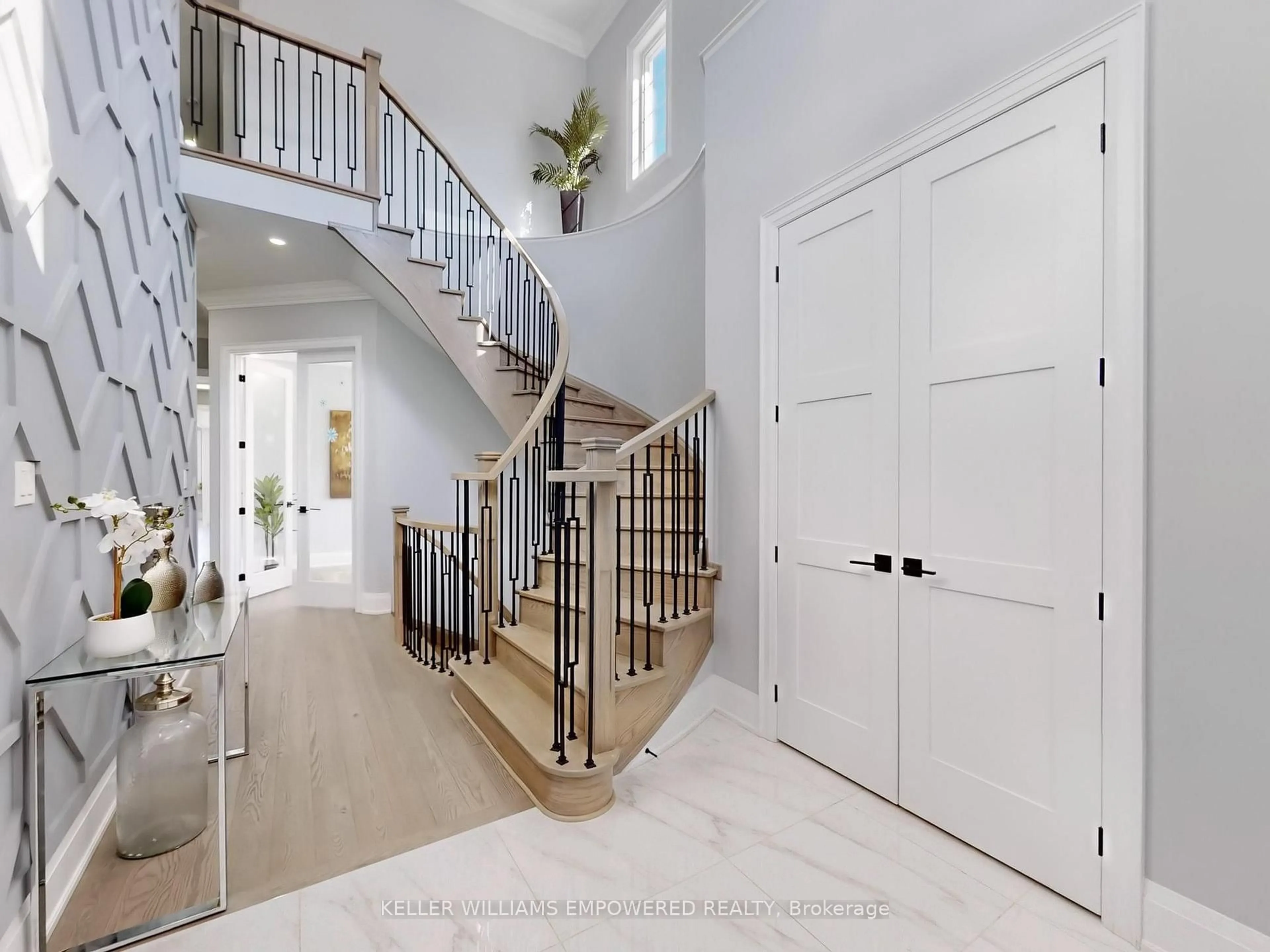 Indoor entryway for 266 Touch Gold Cres, Aurora Ontario L4G 3X5