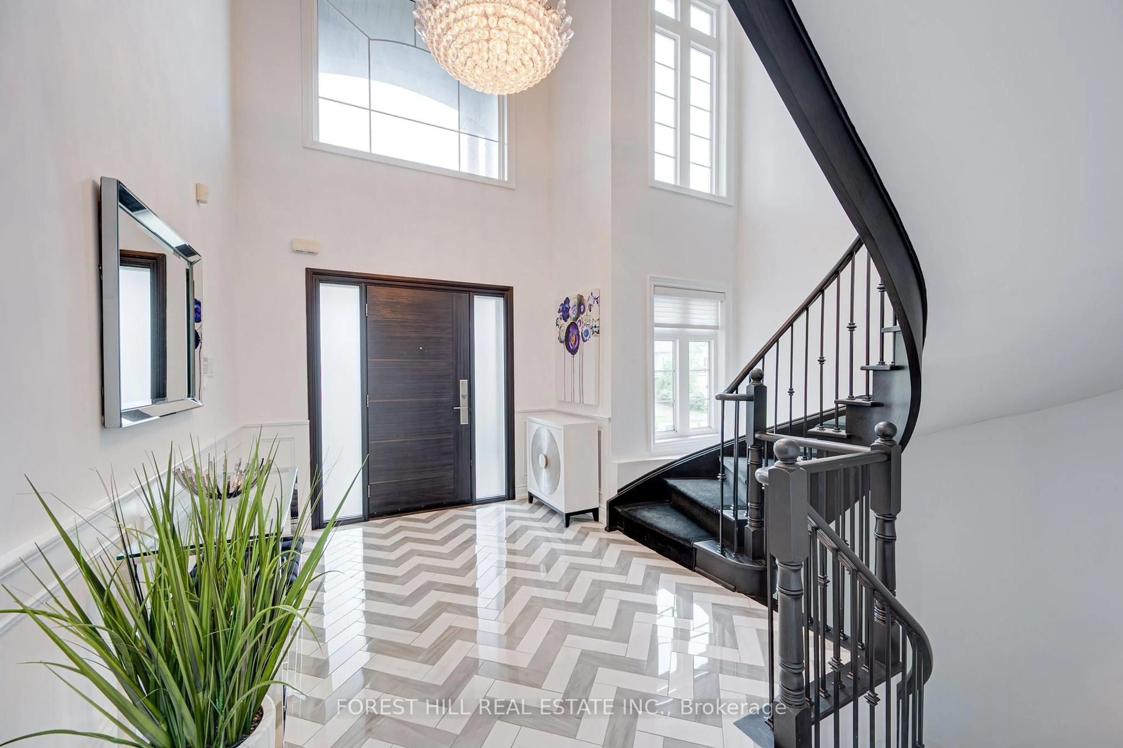 Indoor foyer for 139 Ner Israel Dr, Vaughan Ontario L4J 8Z7