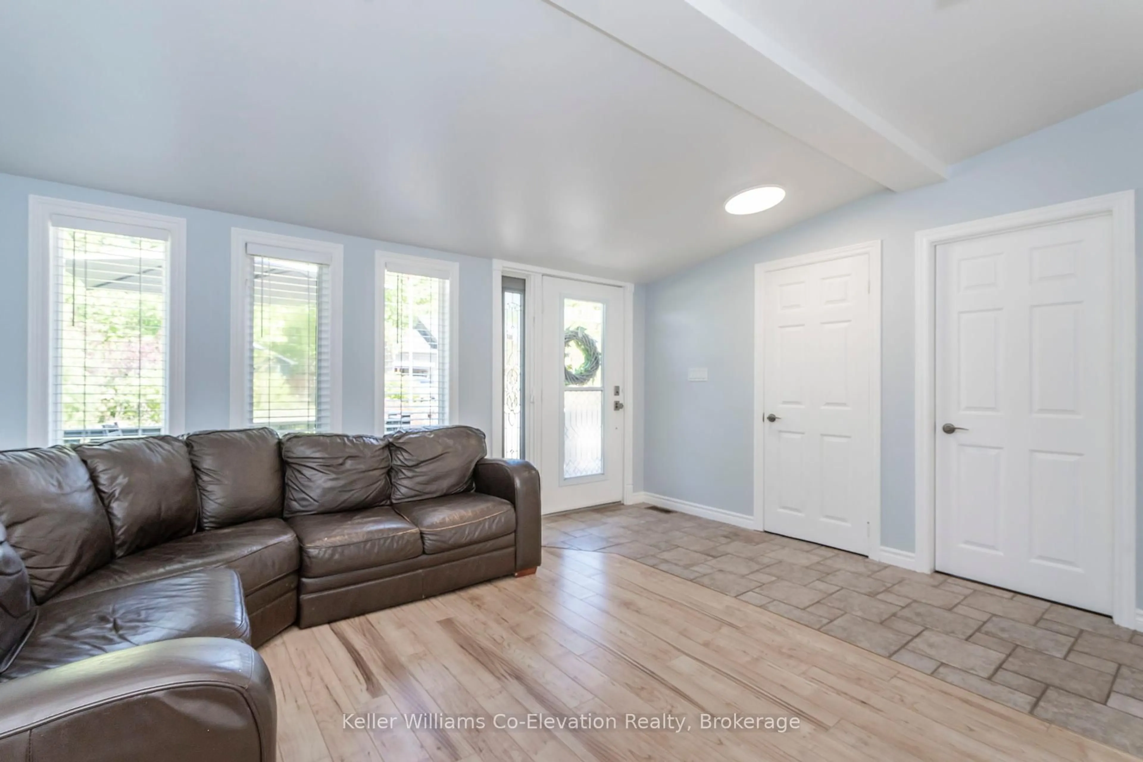 Living room with furniture, unknown for 3952 Alcina Ave, Innisfil Ontario L9S 2M1