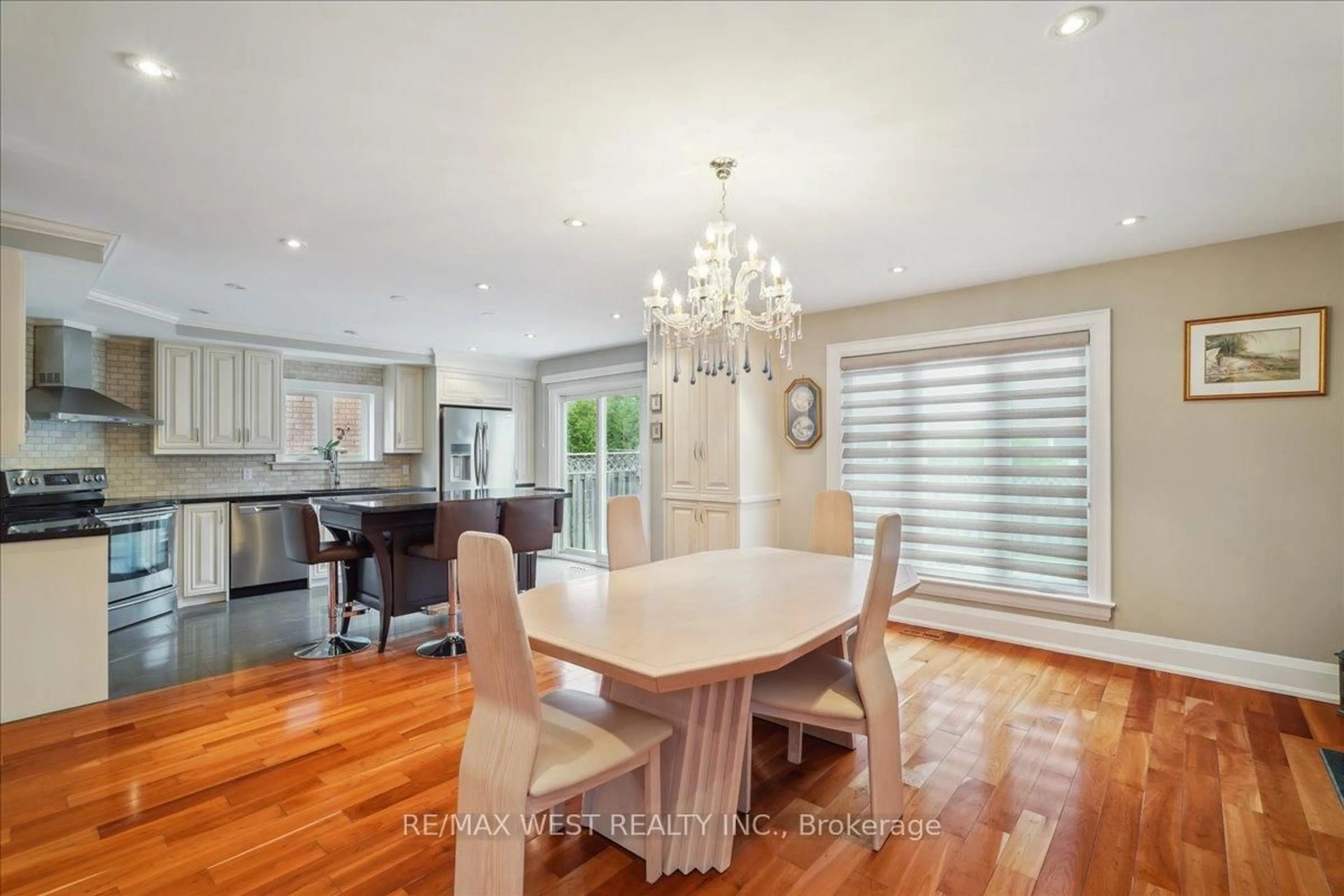 Dining room, wood/laminate floor for 57 Judith Ave, Vaughan Ontario L4J 7J2