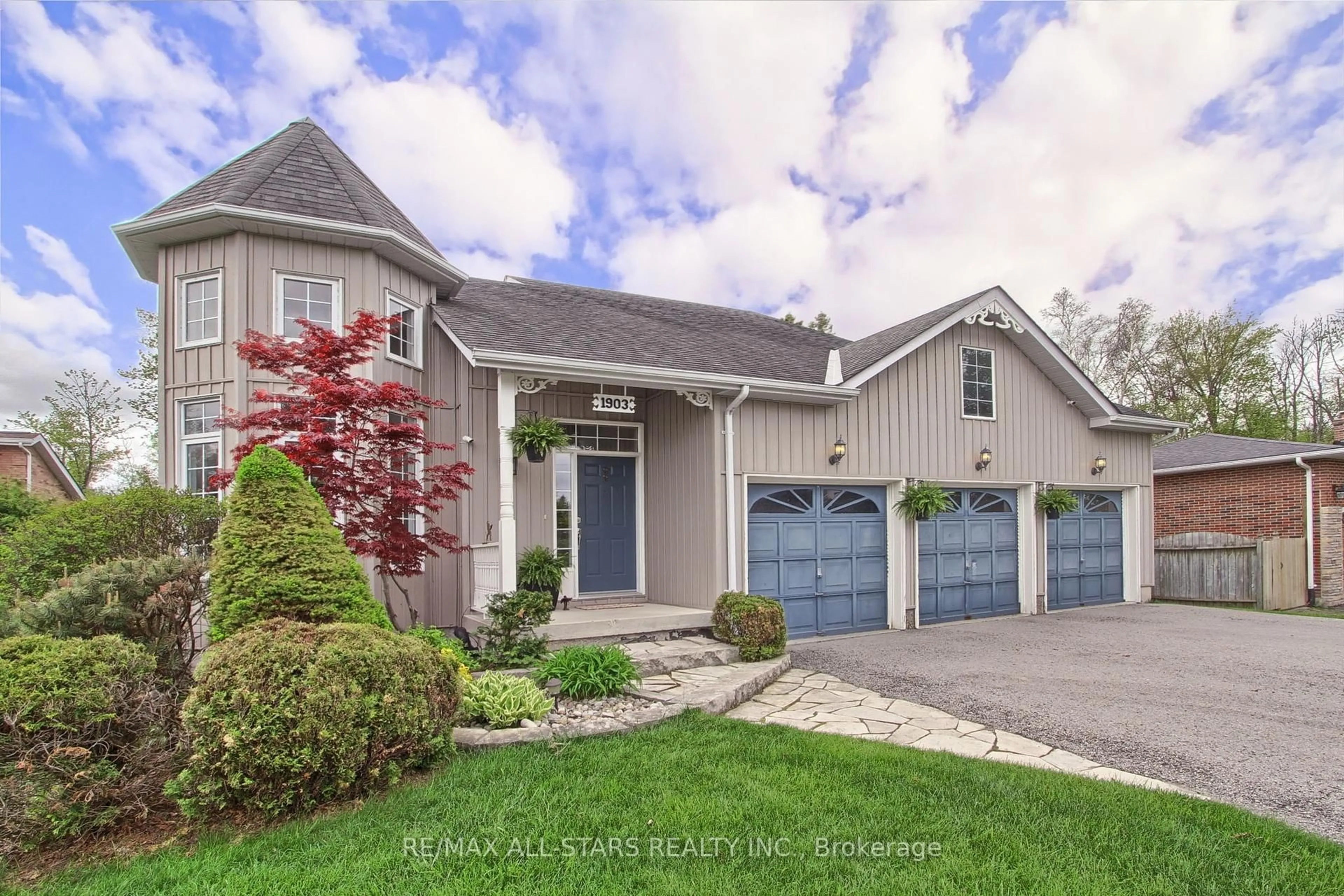 Home with vinyl exterior material, street for 1903 Metro Rd, Georgina Ontario L0E 1L0