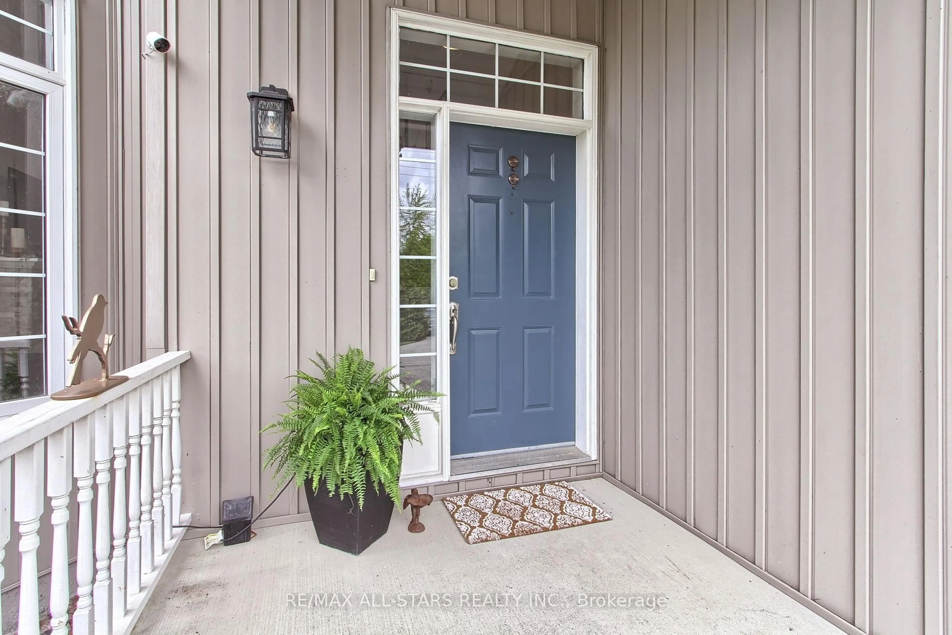 Indoor entryway for 1903 Metro Rd, Georgina Ontario L0E 1L0