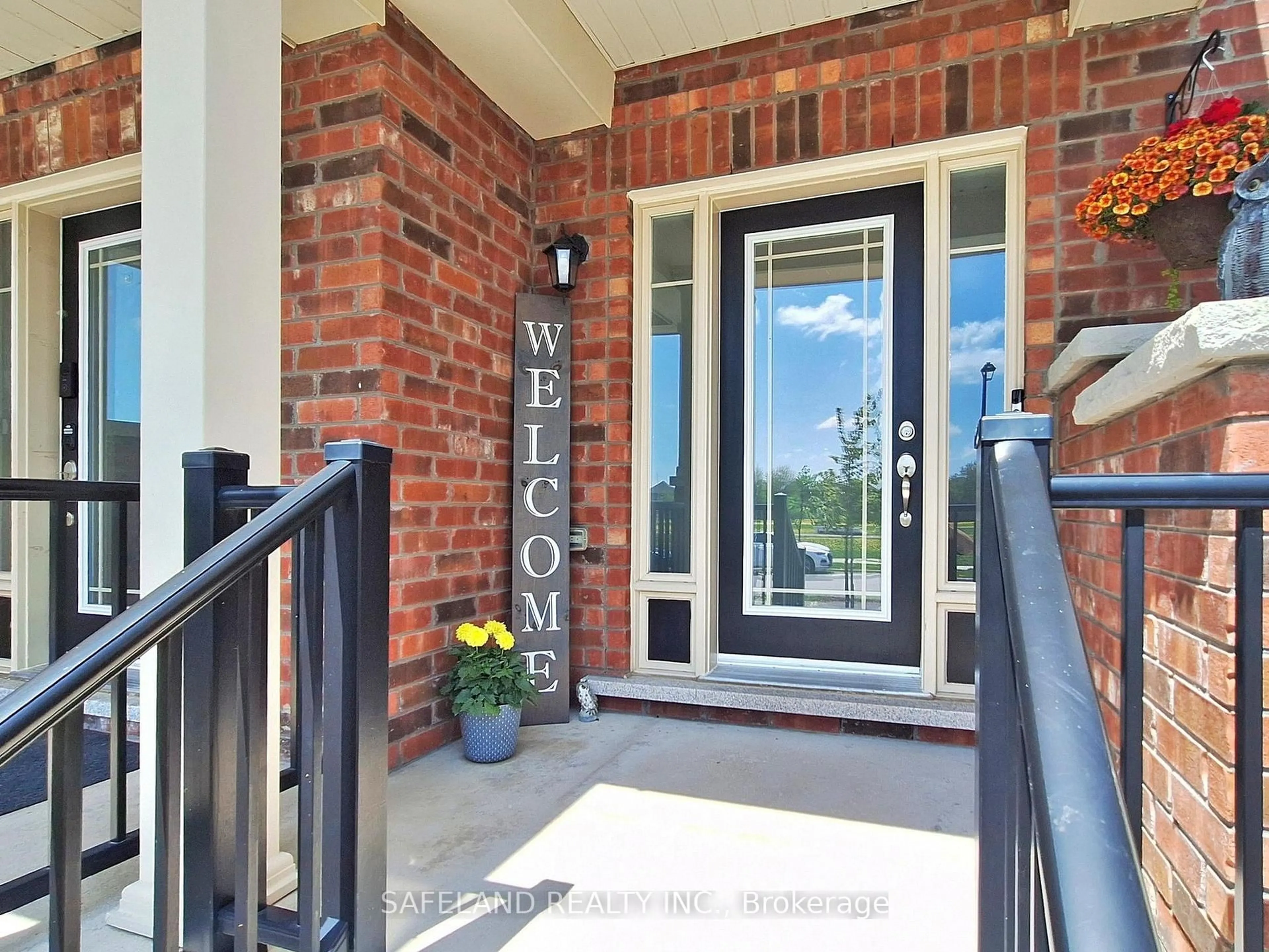 Indoor entryway for 92 Veterans St, Bradford West Gwillimbury Ontario L3Z 4H7