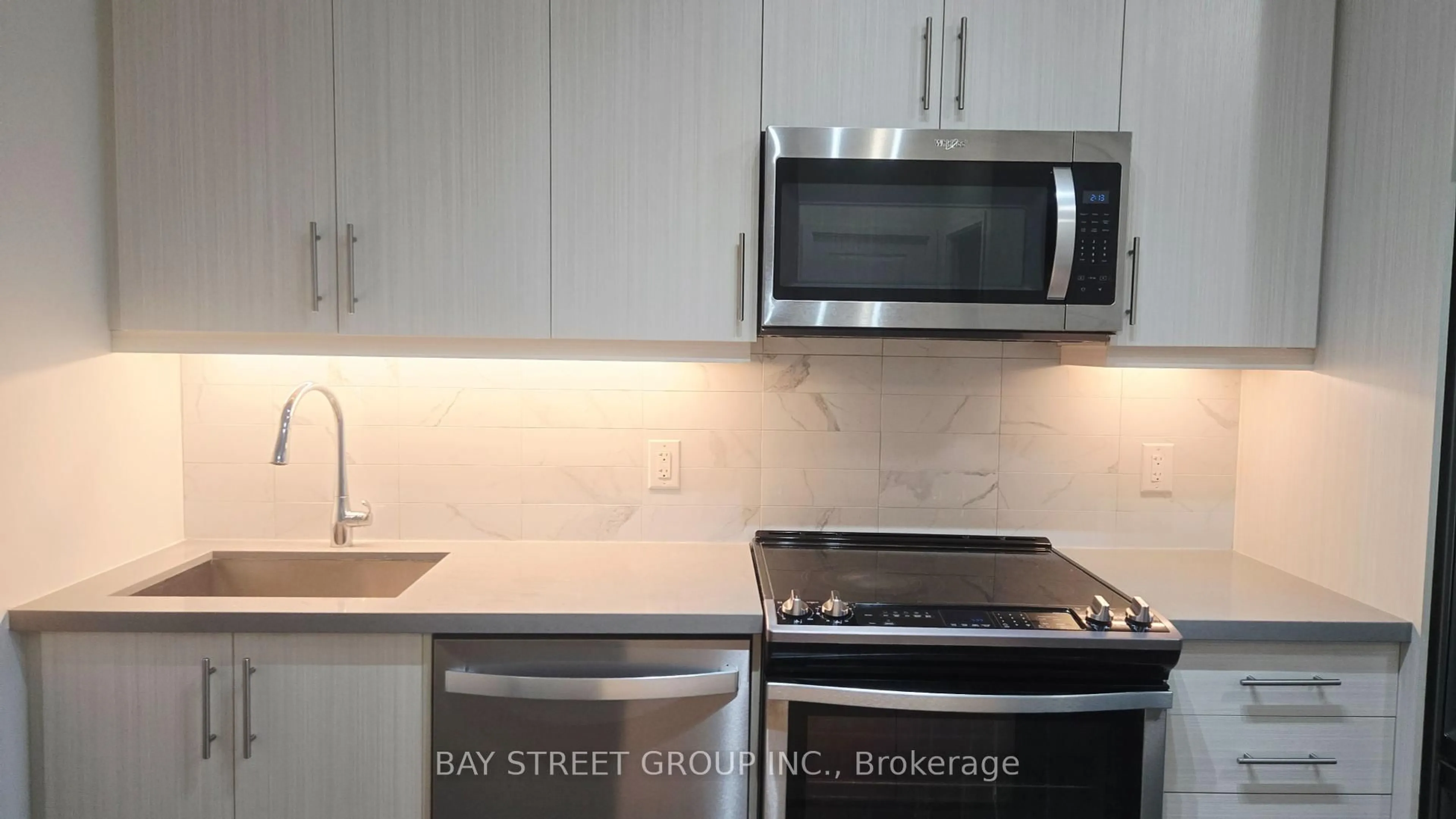 Standard kitchen, unknown for 85 Oneida Cres #201, Richmond Hill Ontario L4B 0H4