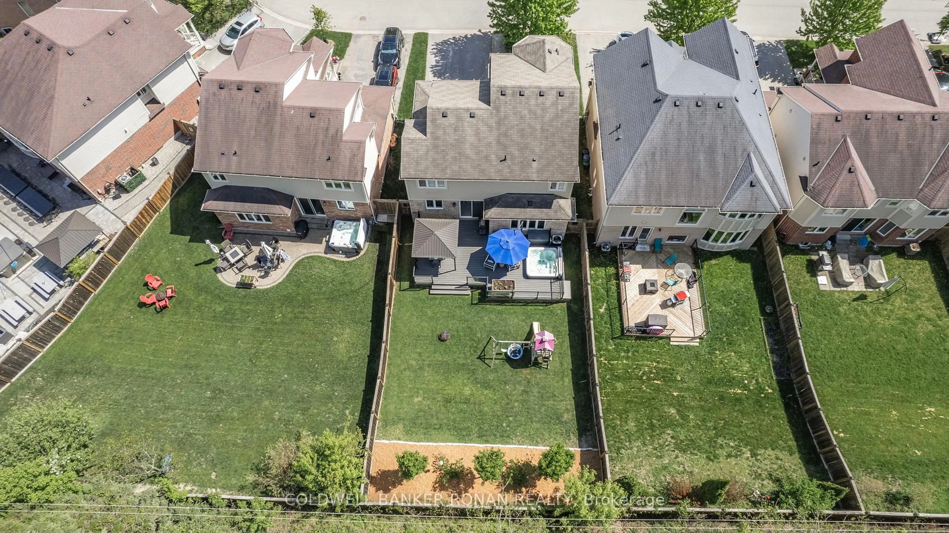 A pic from outside/outdoor area/front of a property/back of a property/a pic from drone, city buildings view from balcony for 21 Mooney Tr, New Tecumseth Ontario L9R 0J4
