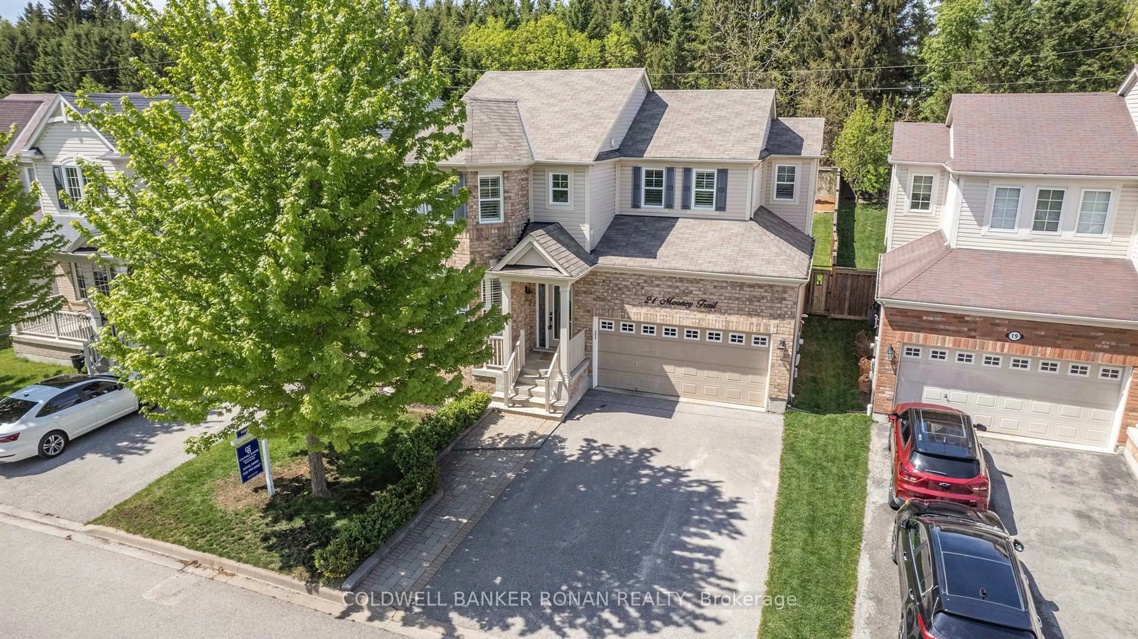 A pic from outside/outdoor area/front of a property/back of a property/a pic from drone, street for 21 Mooney Tr, New Tecumseth Ontario L9R 0J4