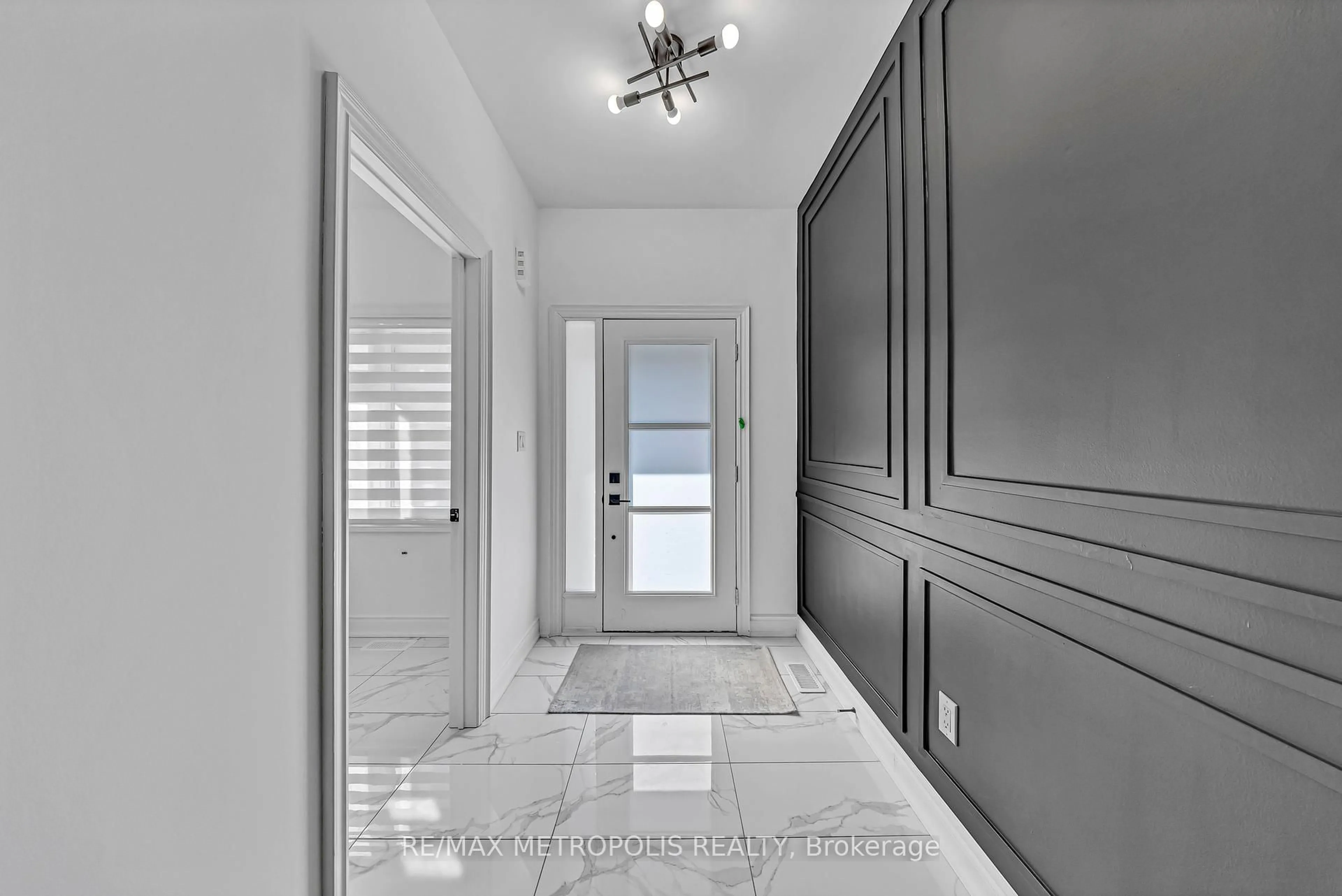 Indoor entryway for 23 Alan Williams Tr, Uxbridge Ontario L9P 0R6