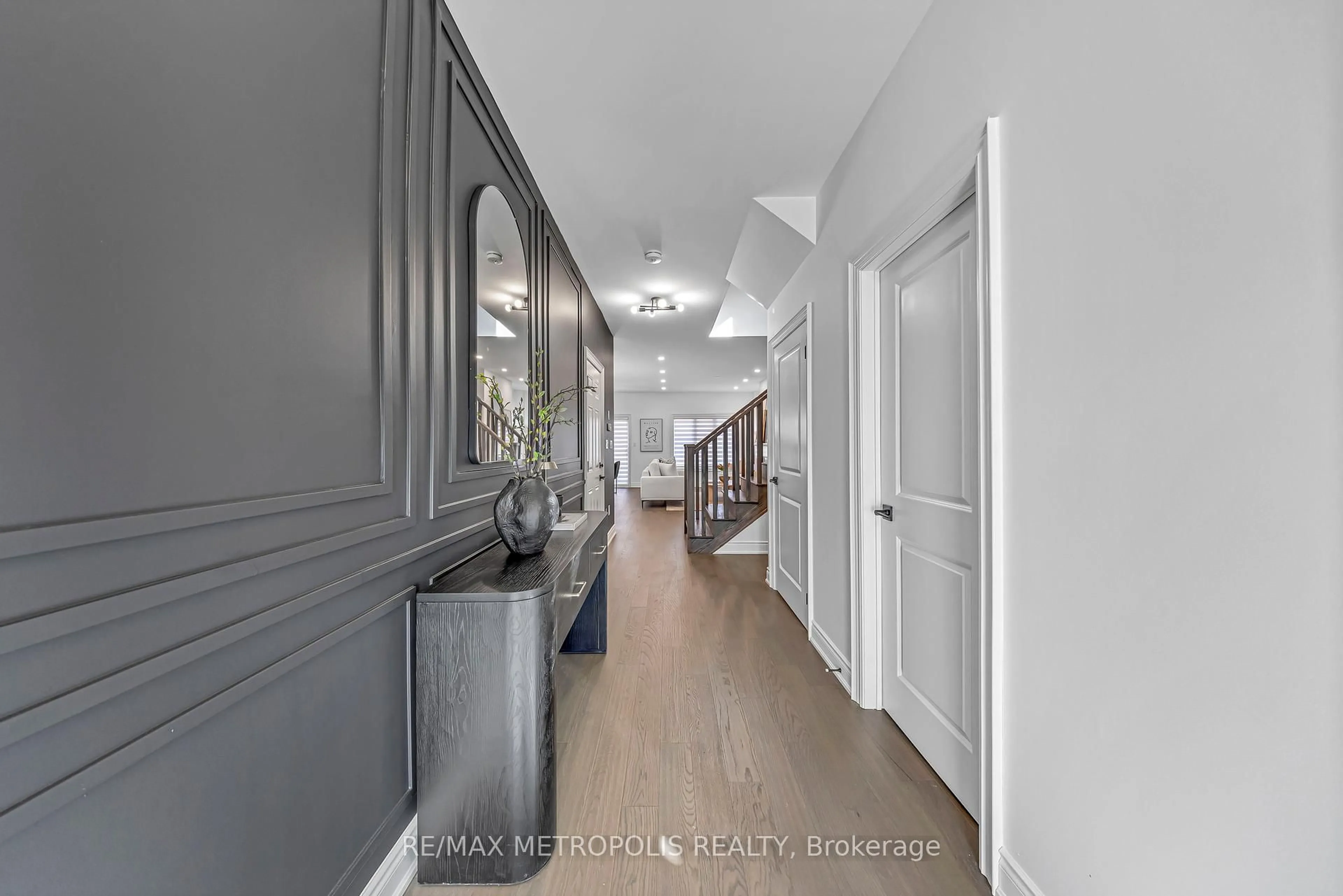 Indoor entryway for 23 Alan Williams Tr, Uxbridge Ontario L9P 0R6