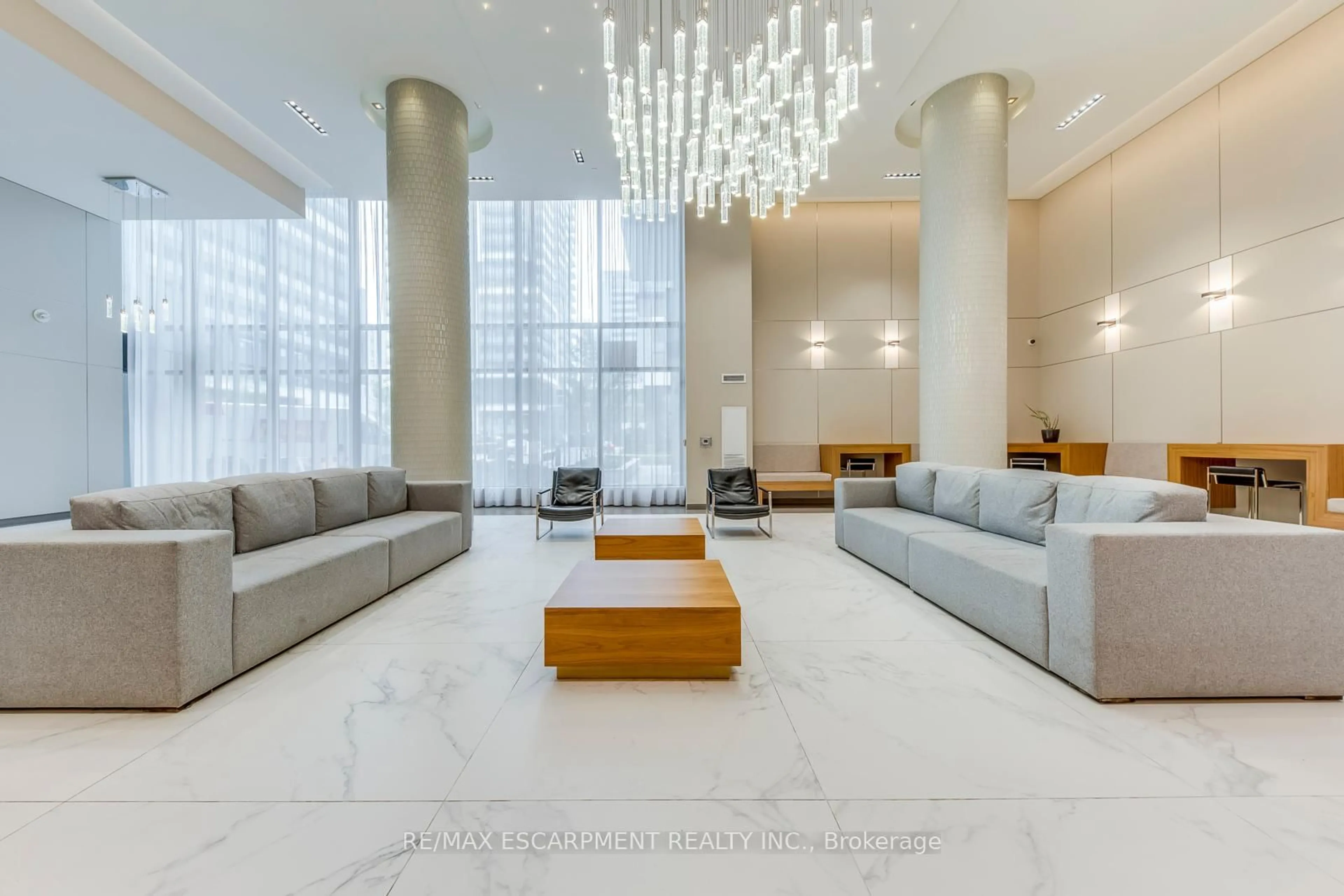 Lobby for 85 Oneida Cres #1705, Richmond Hill Ontario L4B 0H4