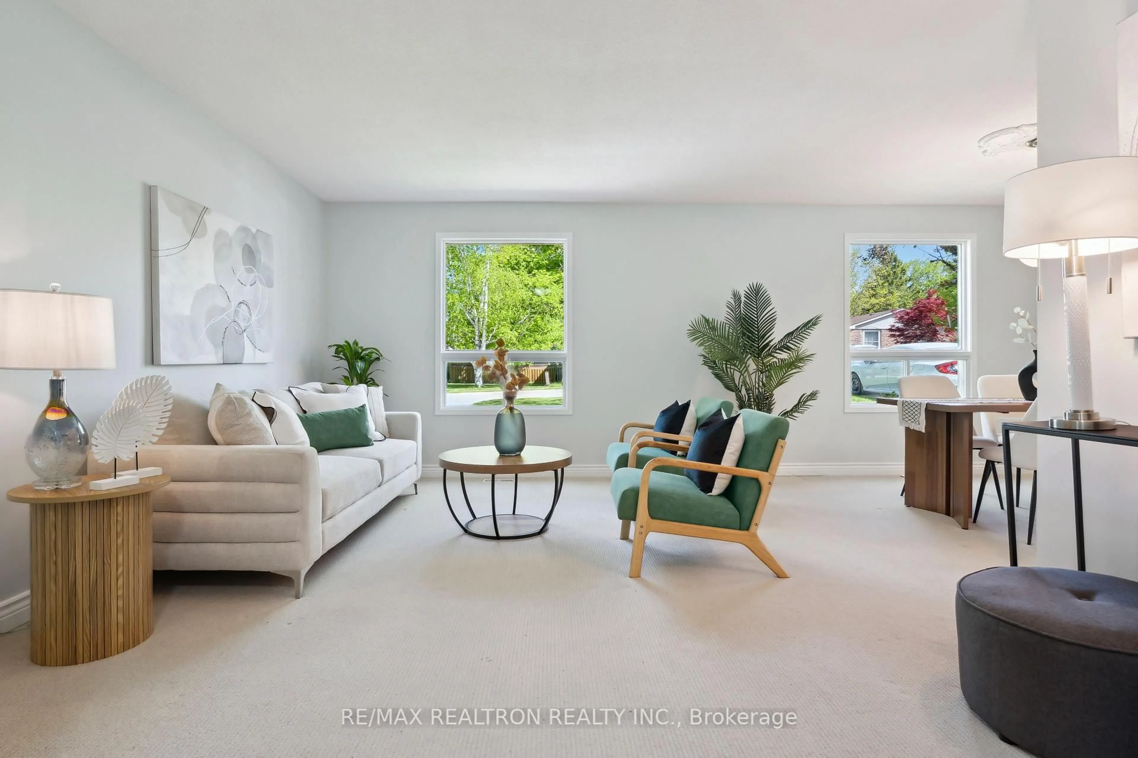 Living room with furniture, unknown for 968 Jacarandah Dr, Newmarket Ontario L3Y 5K5