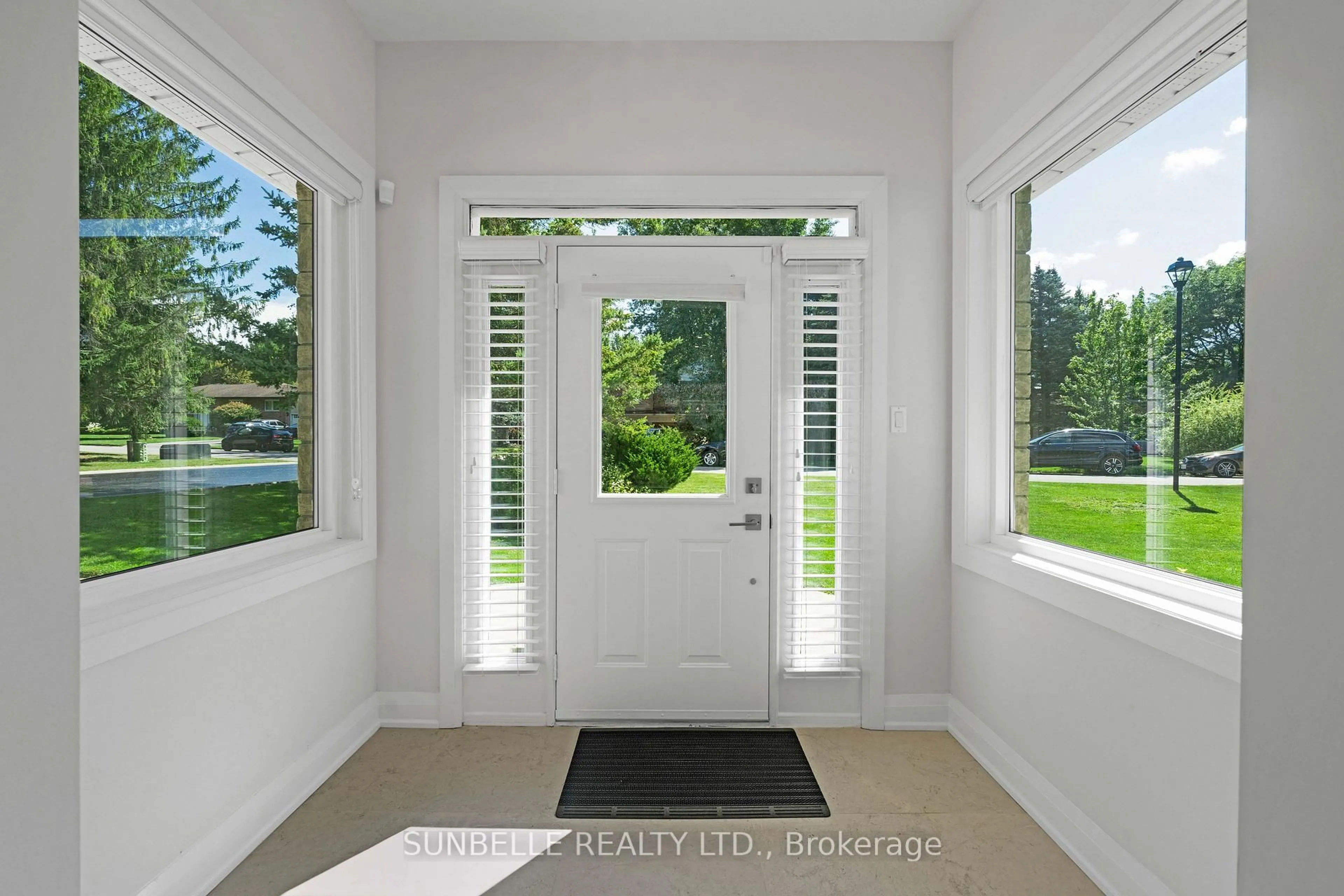 Indoor entryway for 30 Archibald Rd, King Ontario L7B 0E5