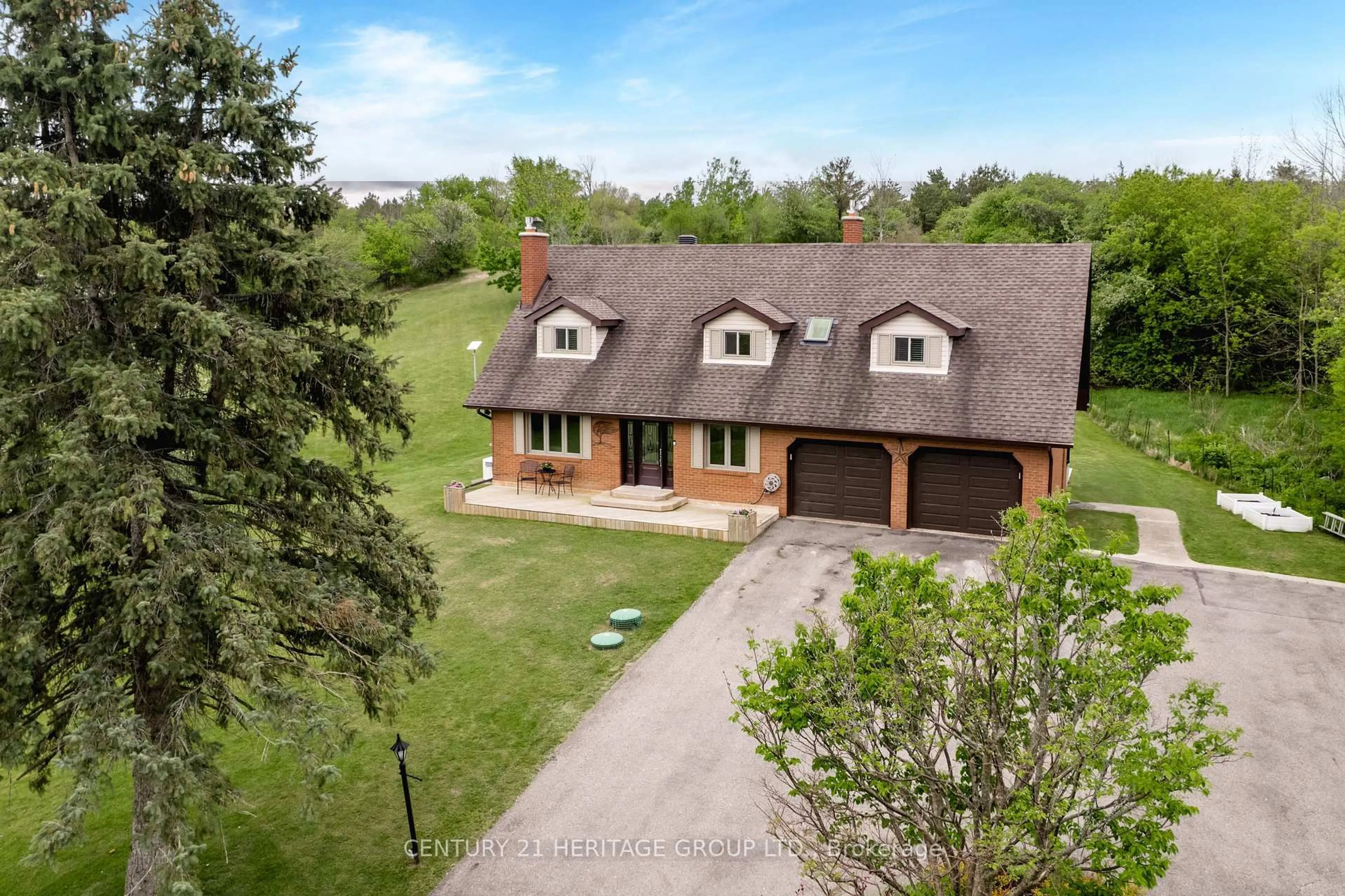 A pic from outside/outdoor area/front of a property/back of a property/a pic from drone, unknown for 5827 7th Line, New Tecumseth Ontario L0G 1A0