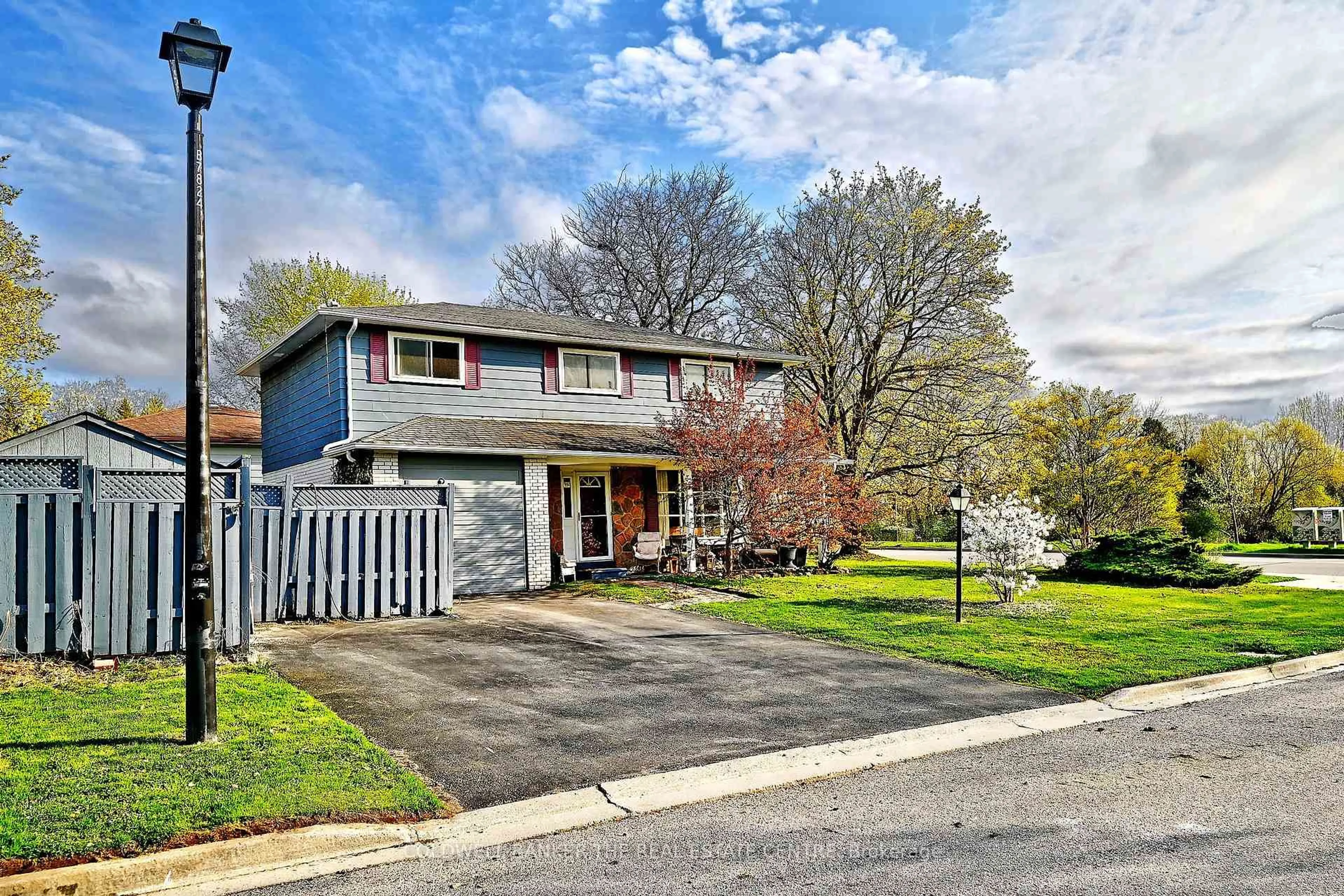 Unknown for 940 Wildwood Dr, Newmarket Ontario L3Y 2B5