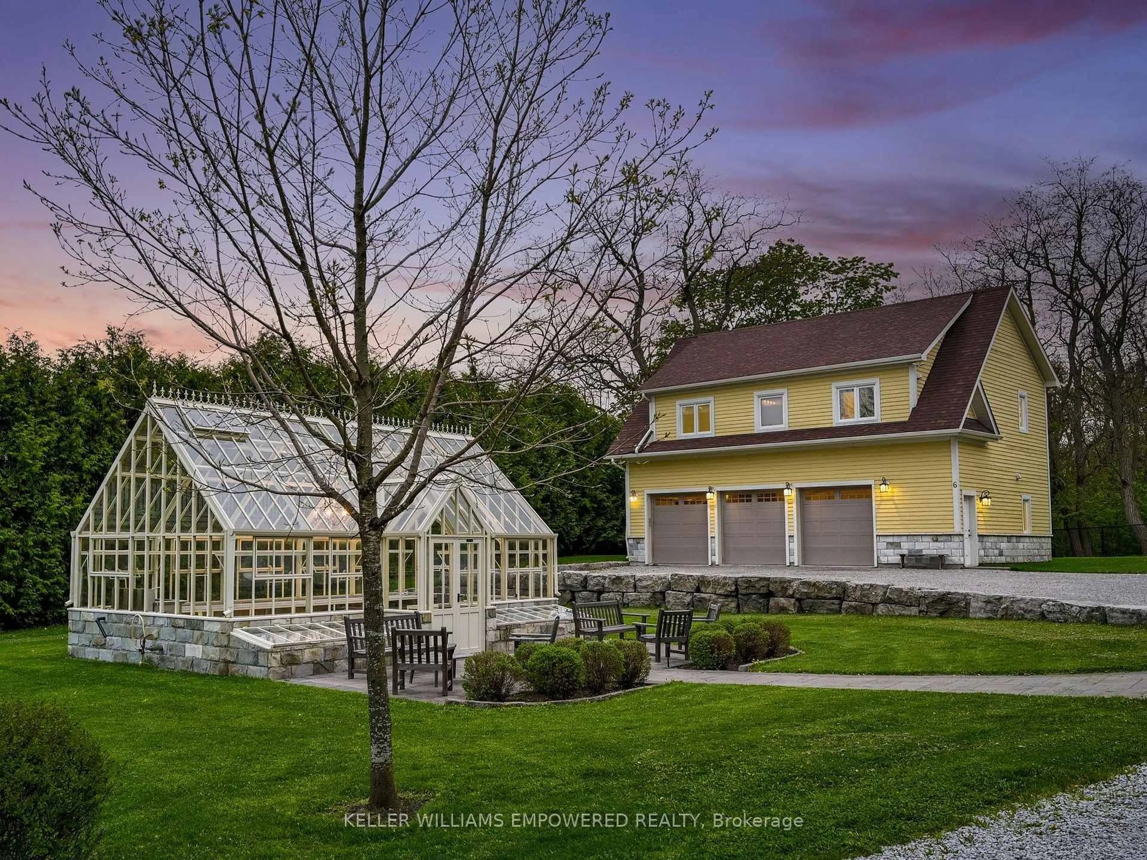 Home with vinyl exterior material, street for 6 Macleod Estate Crt, Richmond Hill Ontario L4E 0B1
