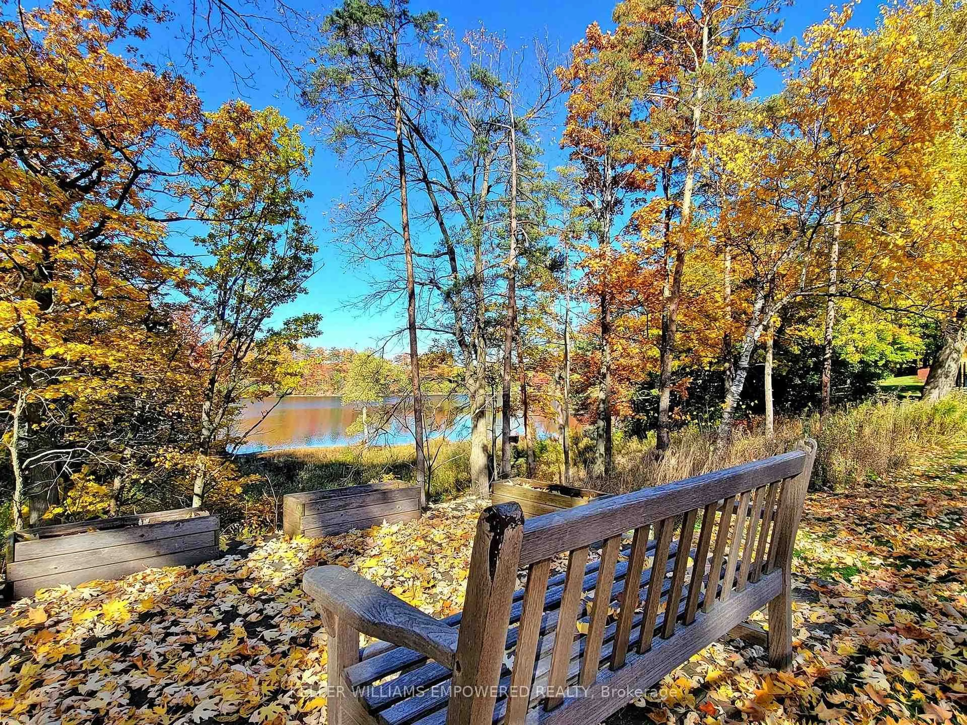 Patio, water/lake/river/ocean view for 6 Macleod Estate Crt, Richmond Hill Ontario L4E 0B1