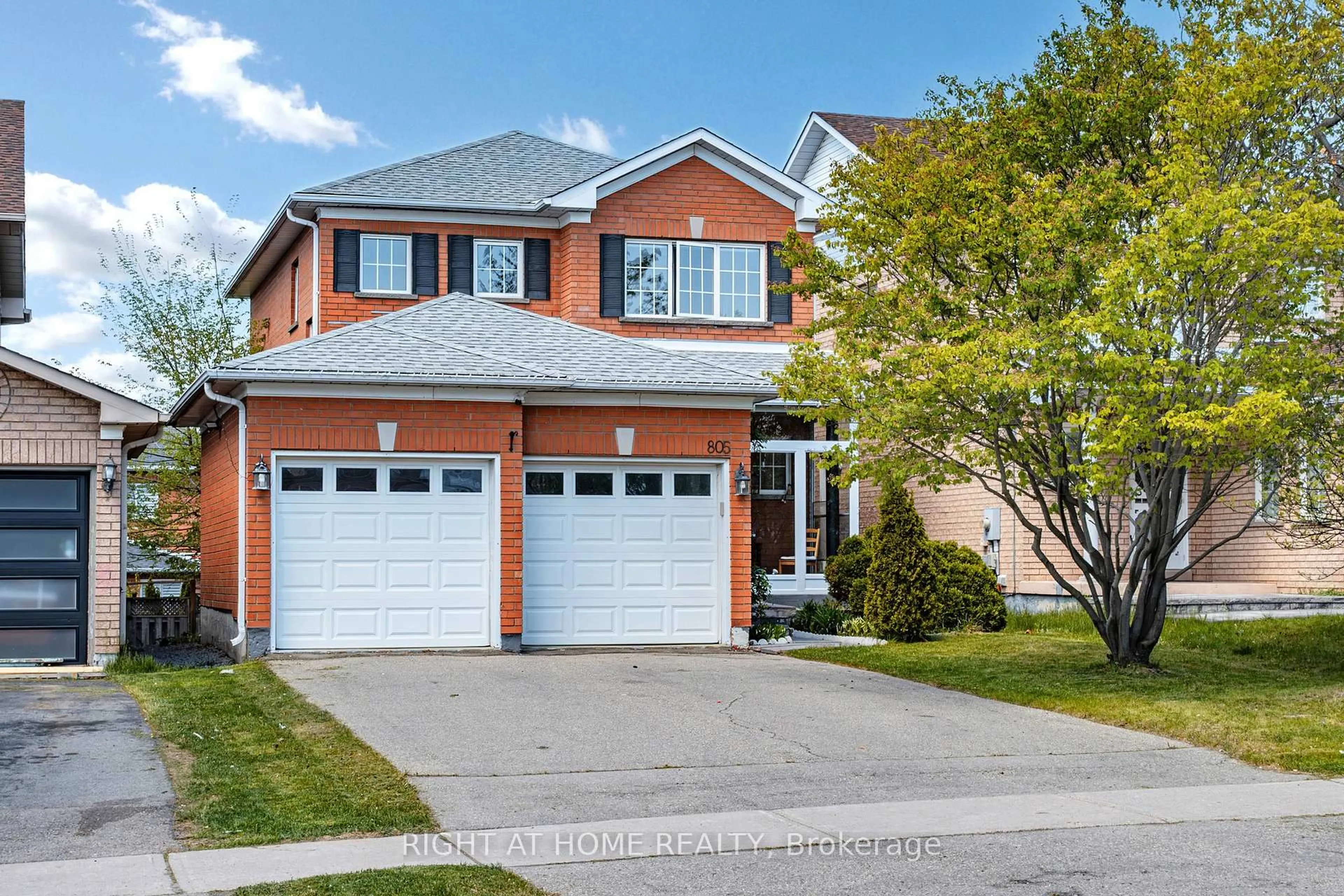 Home with brick exterior material, street for 805 Stonehaven Ave, Newmarket Ontario L3X 2K3