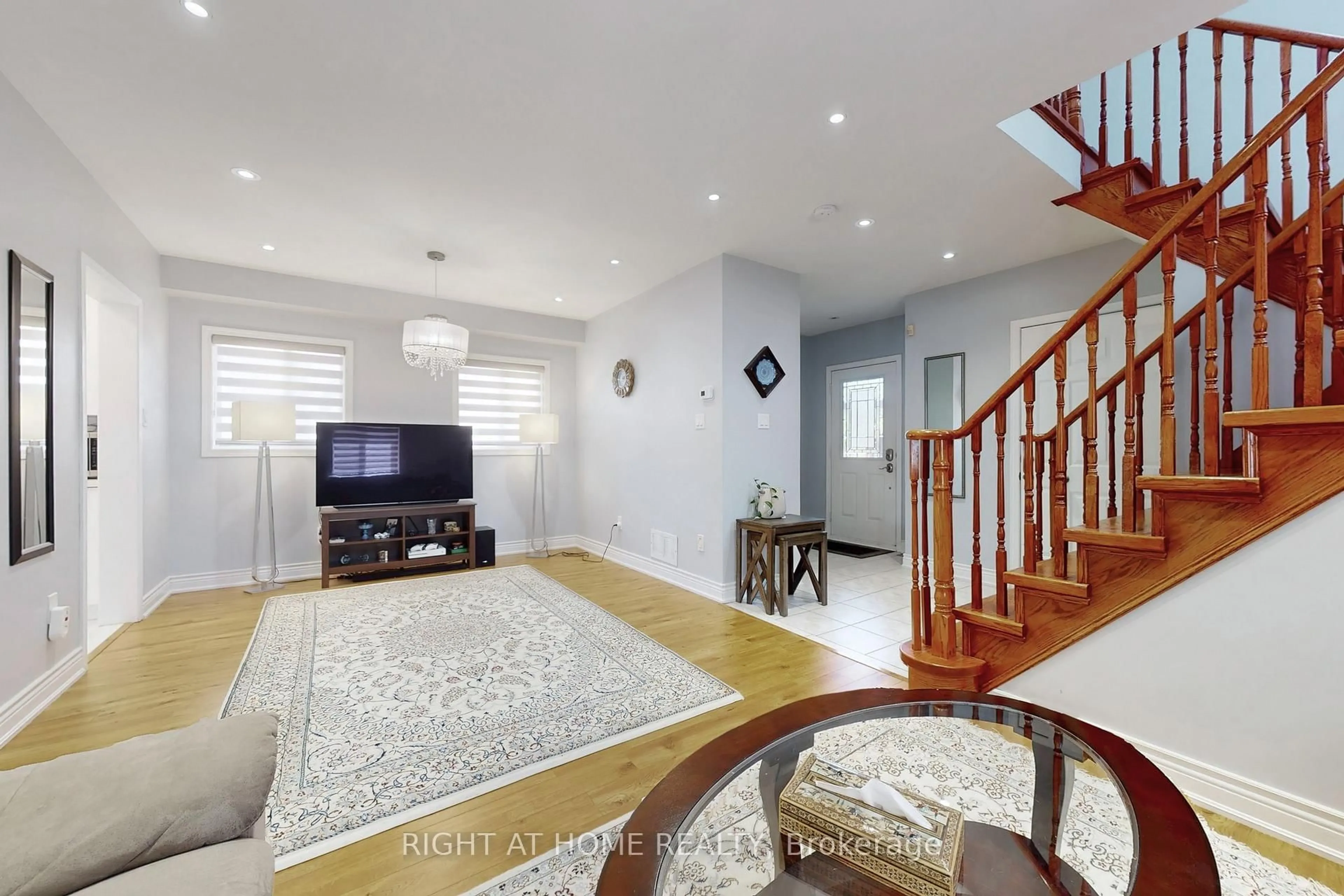 Unknown for 805 Stonehaven Ave, Newmarket Ontario L3X 2K3