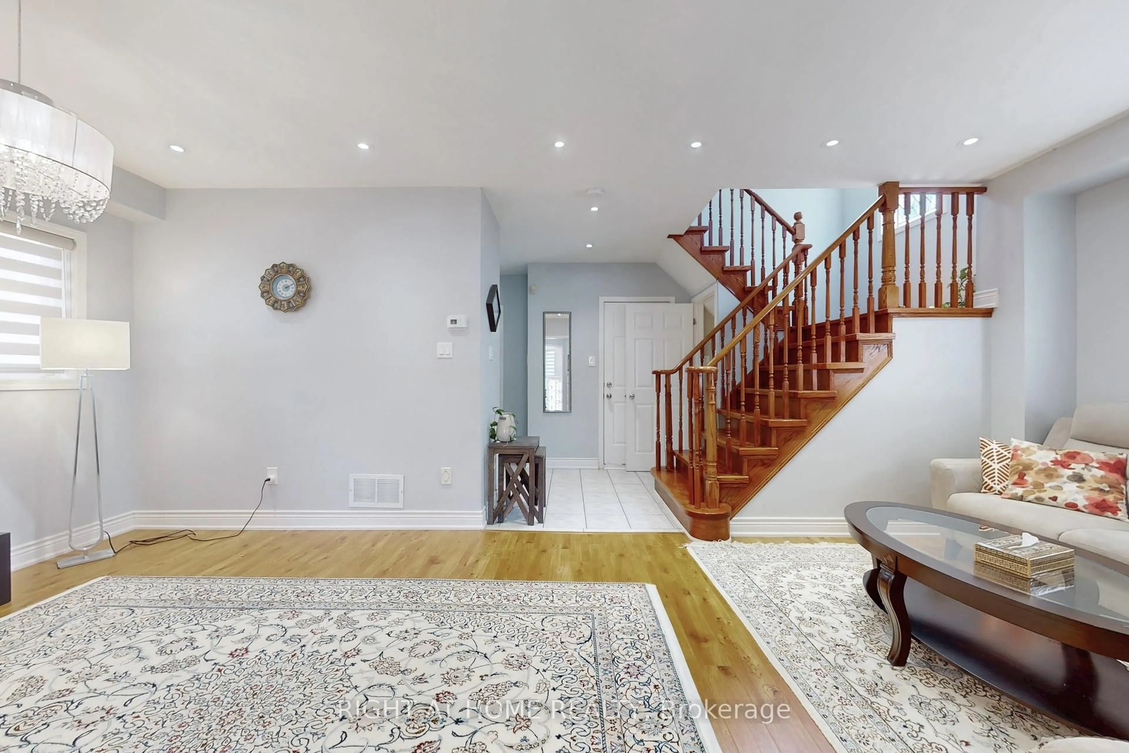 Unknown for 805 Stonehaven Ave, Newmarket Ontario L3X 2K3