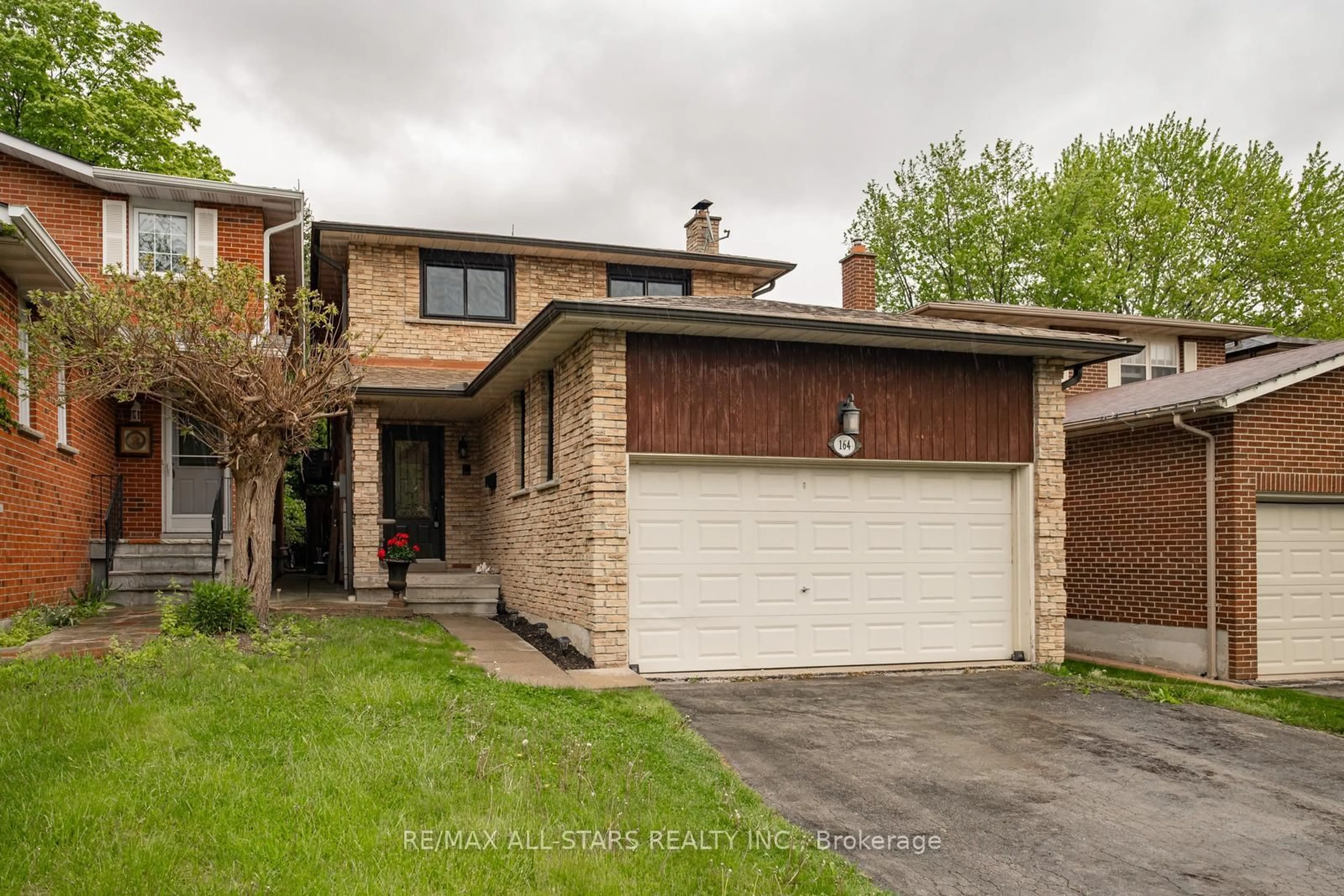 Home with brick exterior material, street for 164 Major Buttons Dr, Markham Ontario L3P 3X6