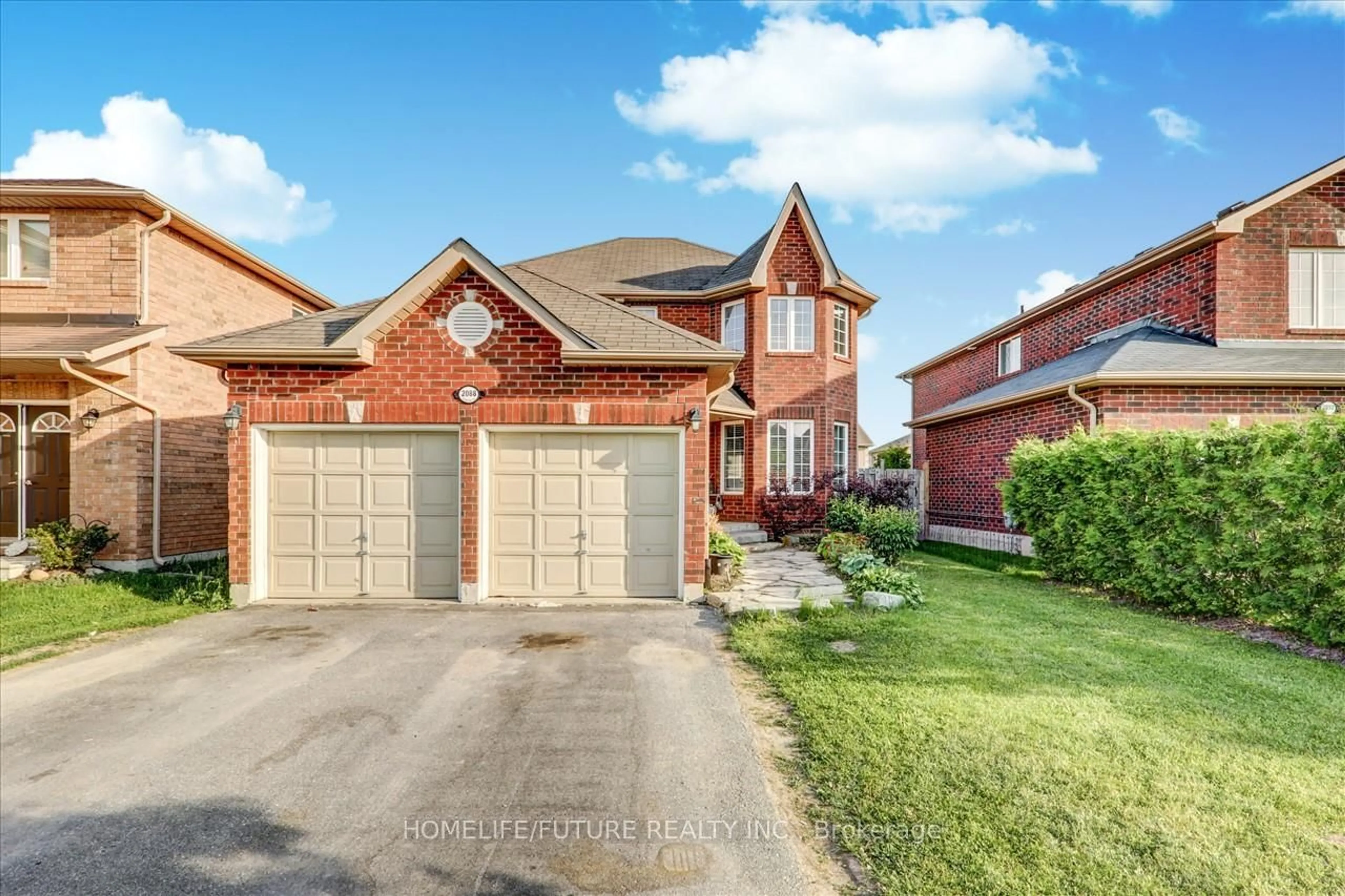Home with brick exterior material, street for 2088 Osbond Rd, Innisfil Ontario L9S 0A9