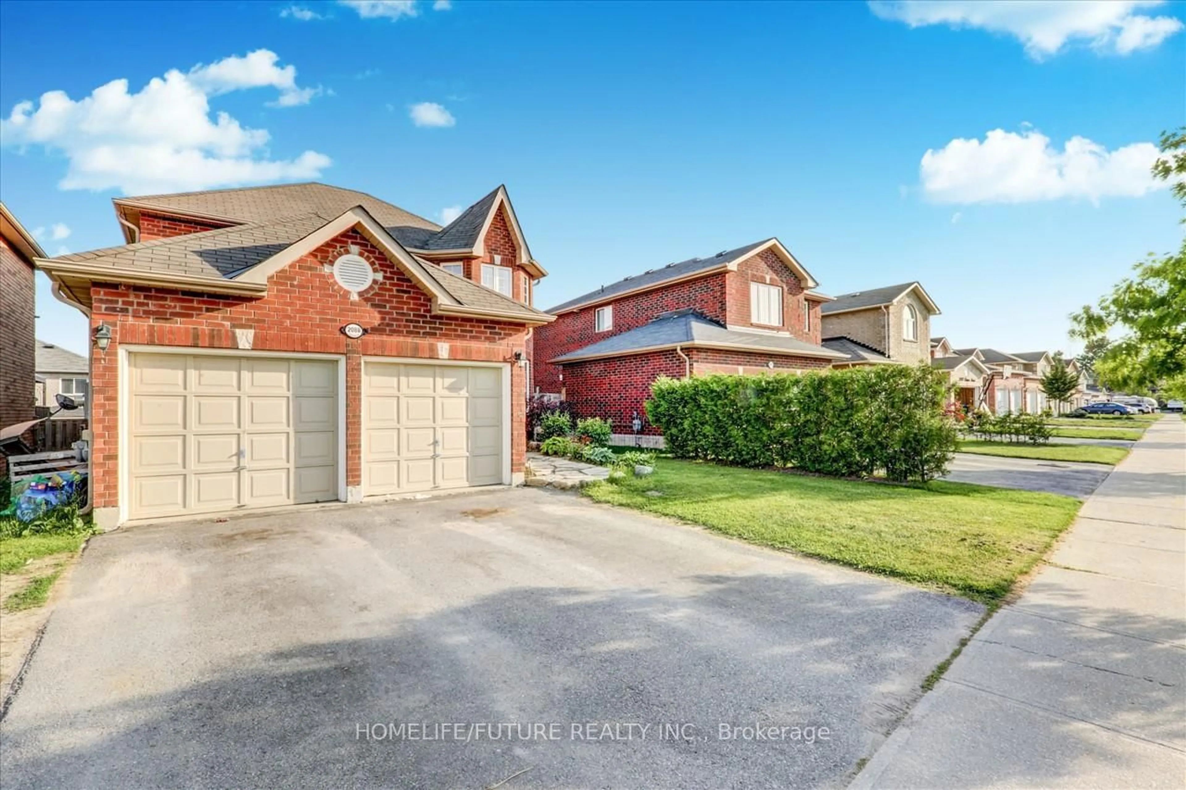 Home with brick exterior material, street for 2088 Osbond Rd, Innisfil Ontario L9S 0A9