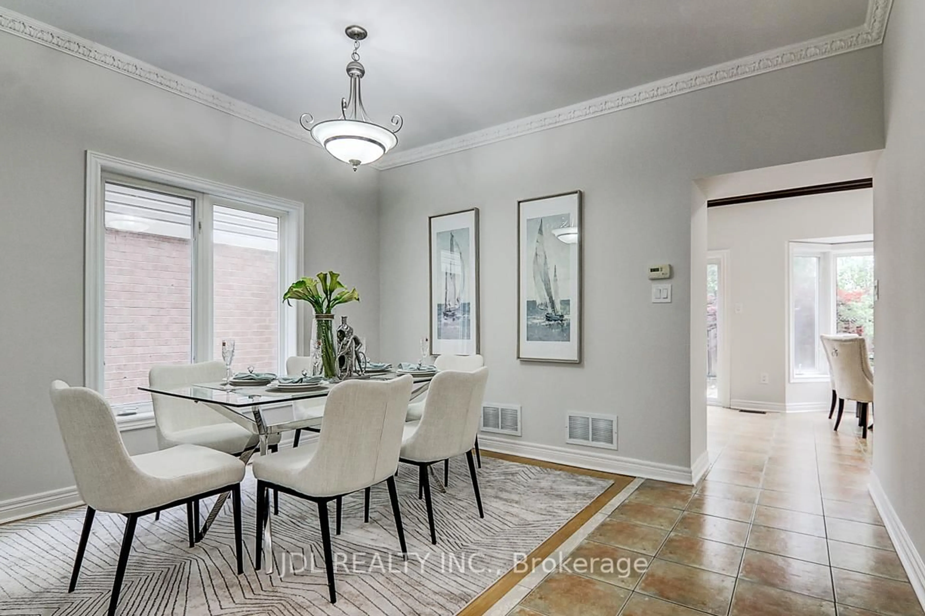 Dining room, unknown for 31 Chippingwood Manr, Aurora Ontario L4G 7R4