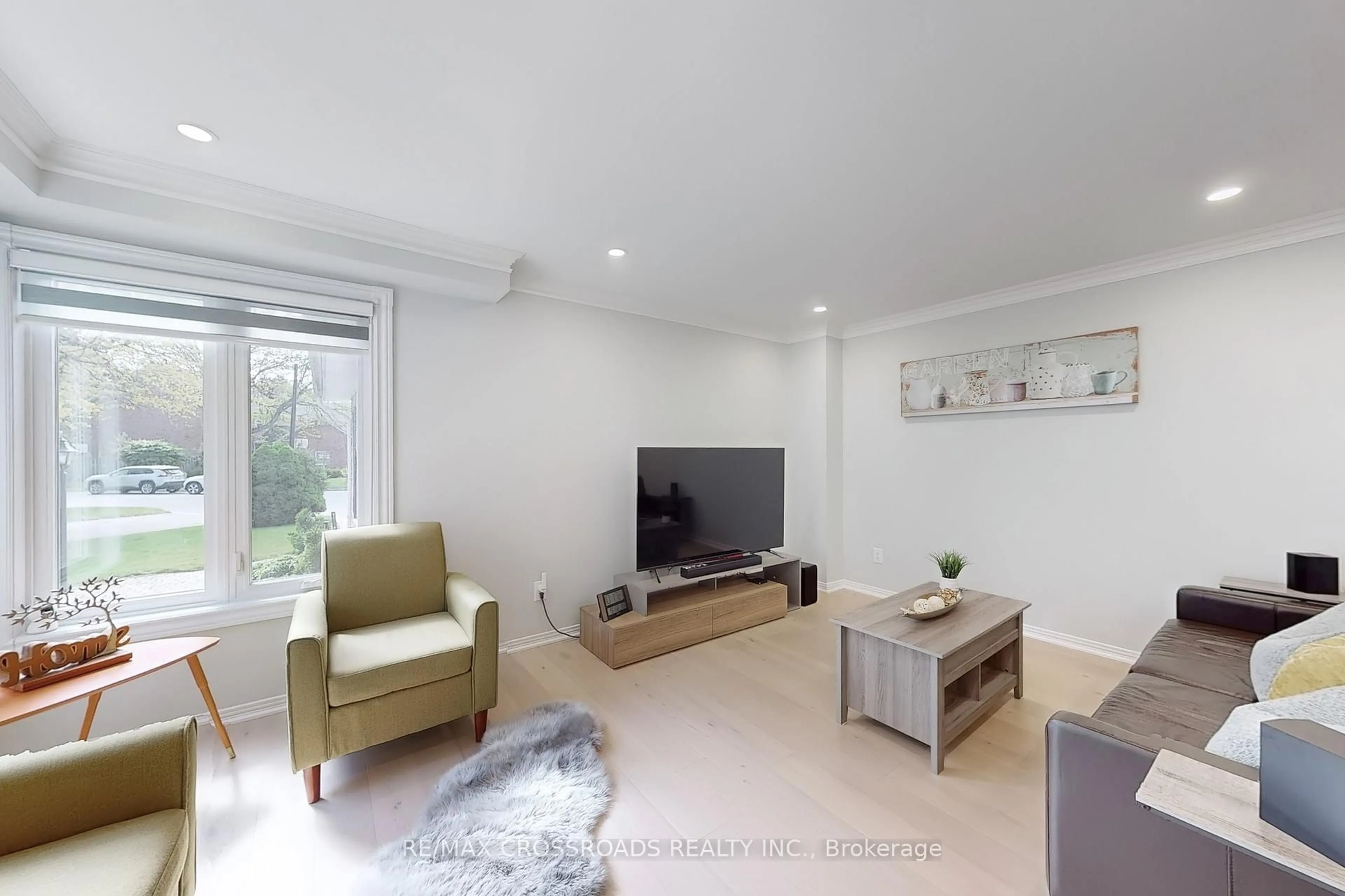 Living room with furniture, unknown for 24 Dalecroft Circ, Markham Ontario L3R 6K2