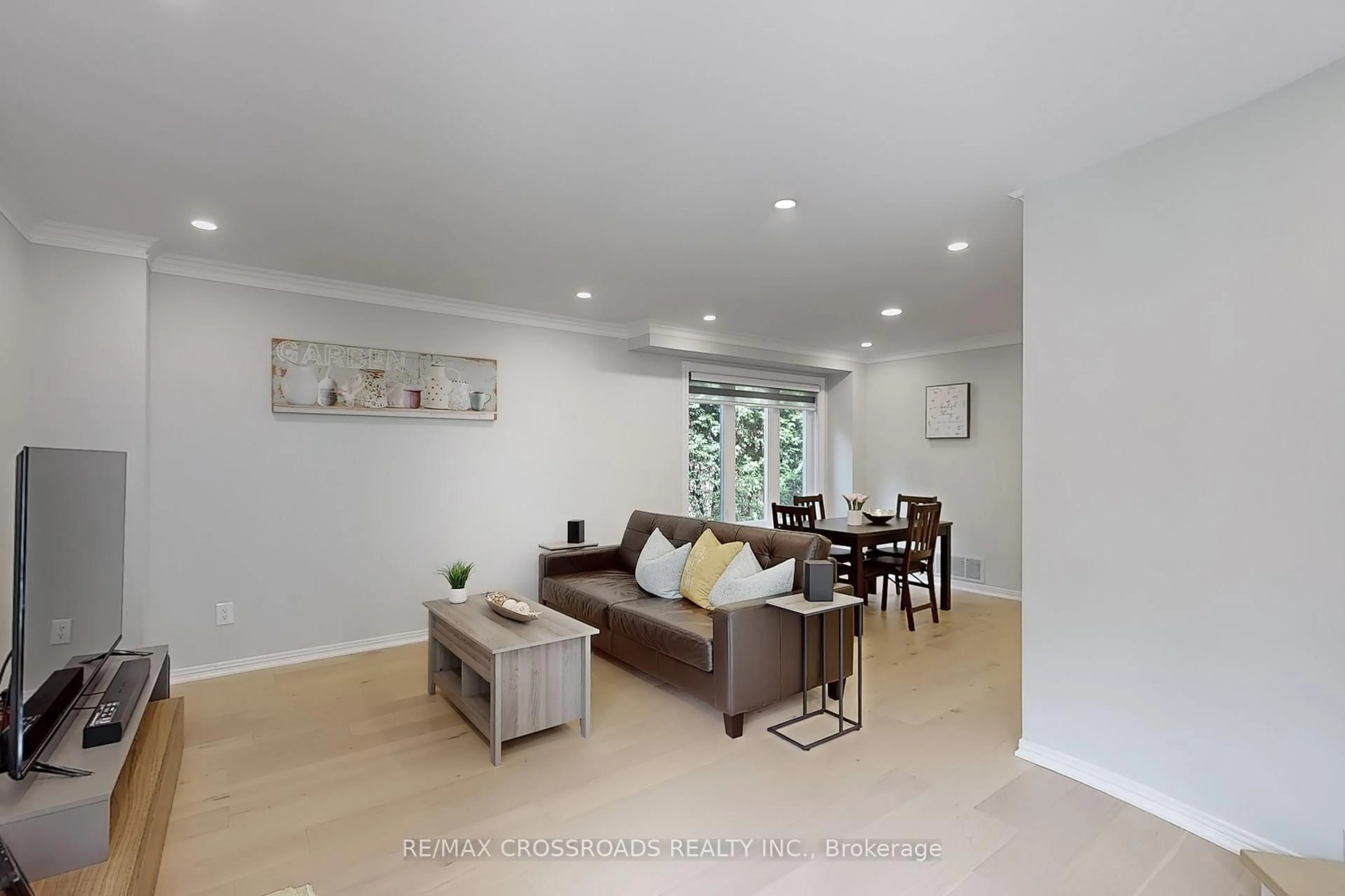 Living room with furniture, unknown for 24 Dalecroft Circ, Markham Ontario L3R 6K2