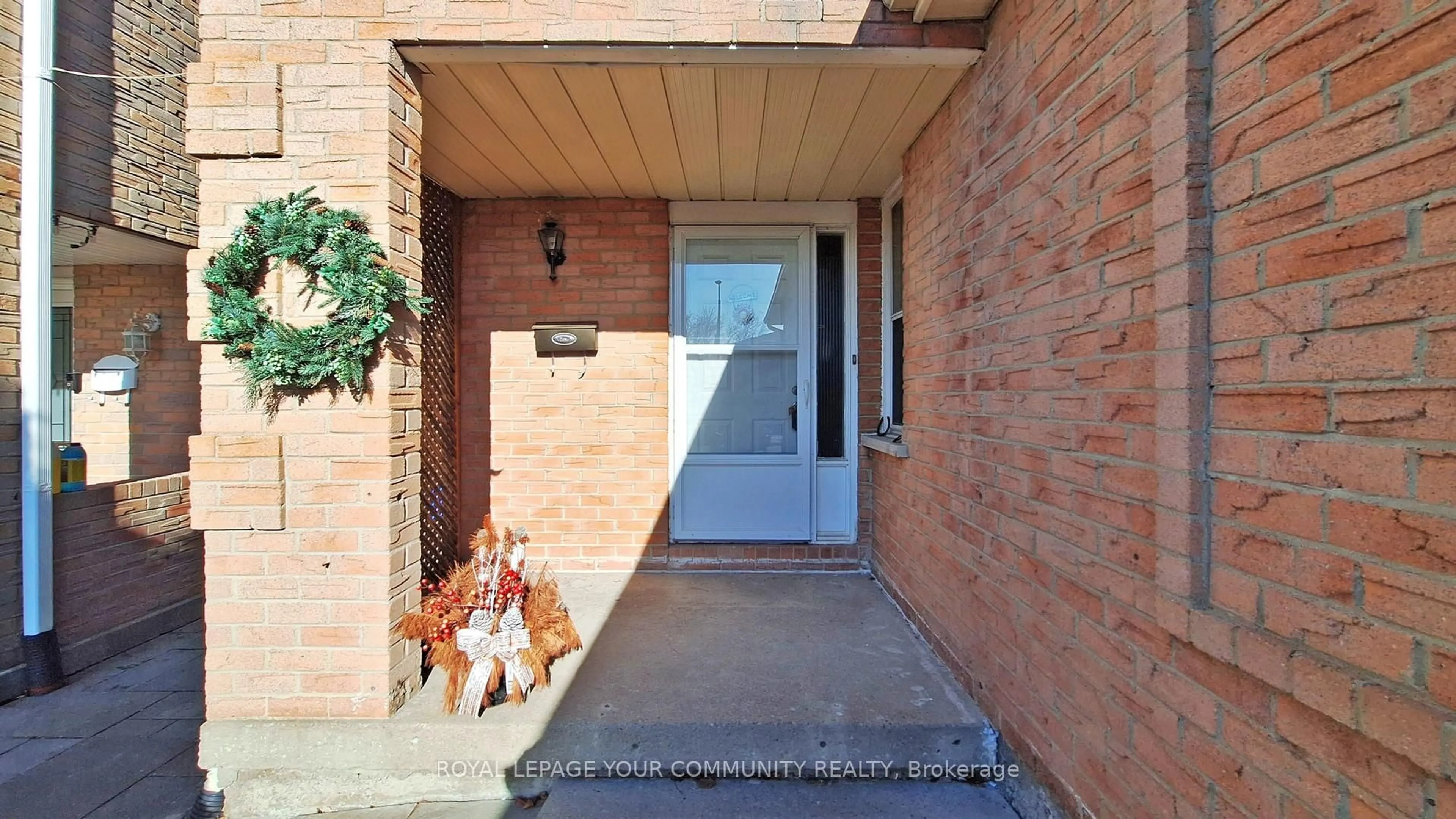 Indoor entryway for 86 Andrea Lane, Vaughan Ontario L4L 1E7
