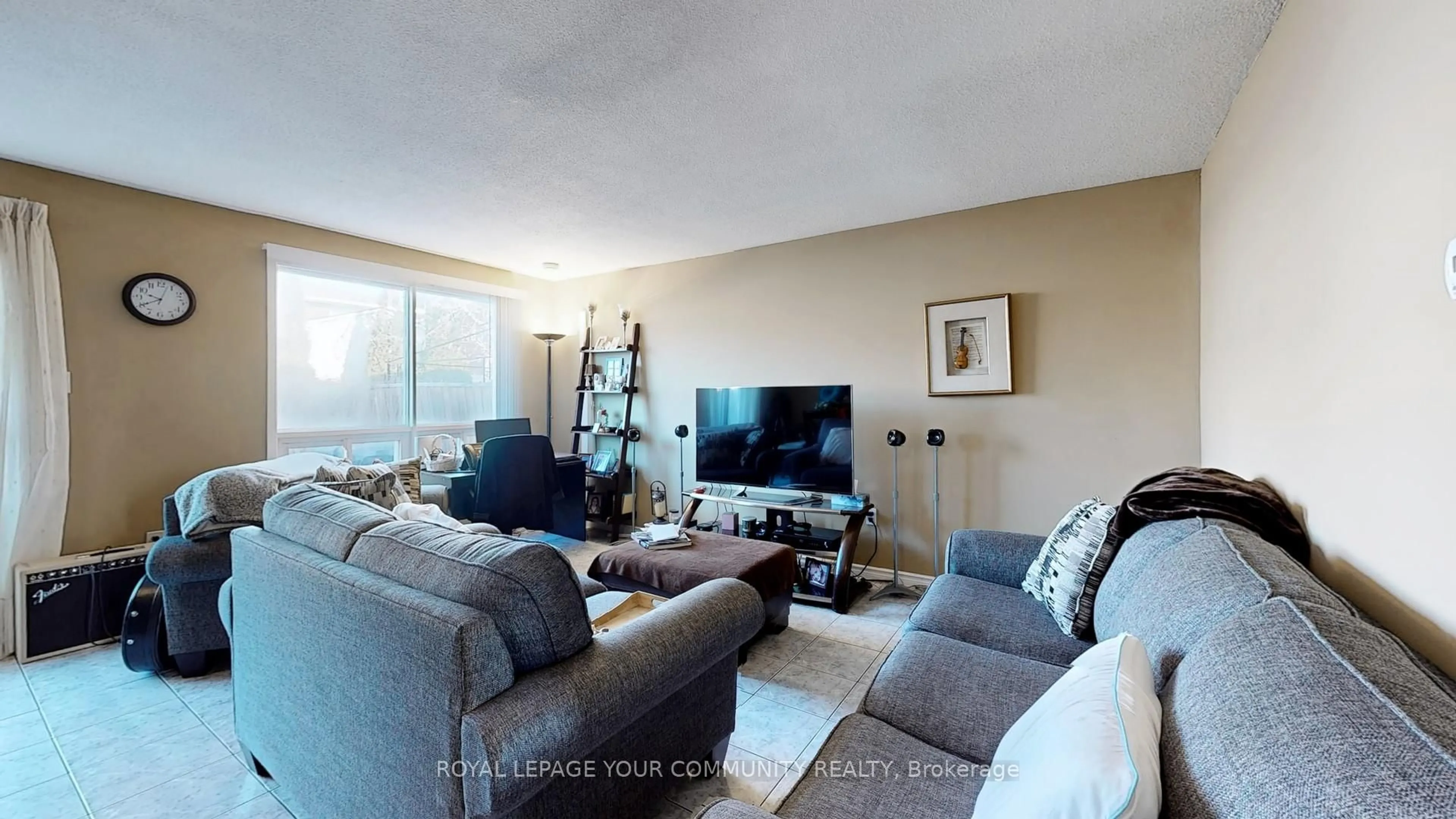 Living room with furniture, unknown for 86 Andrea Lane, Vaughan Ontario L4L 1E7