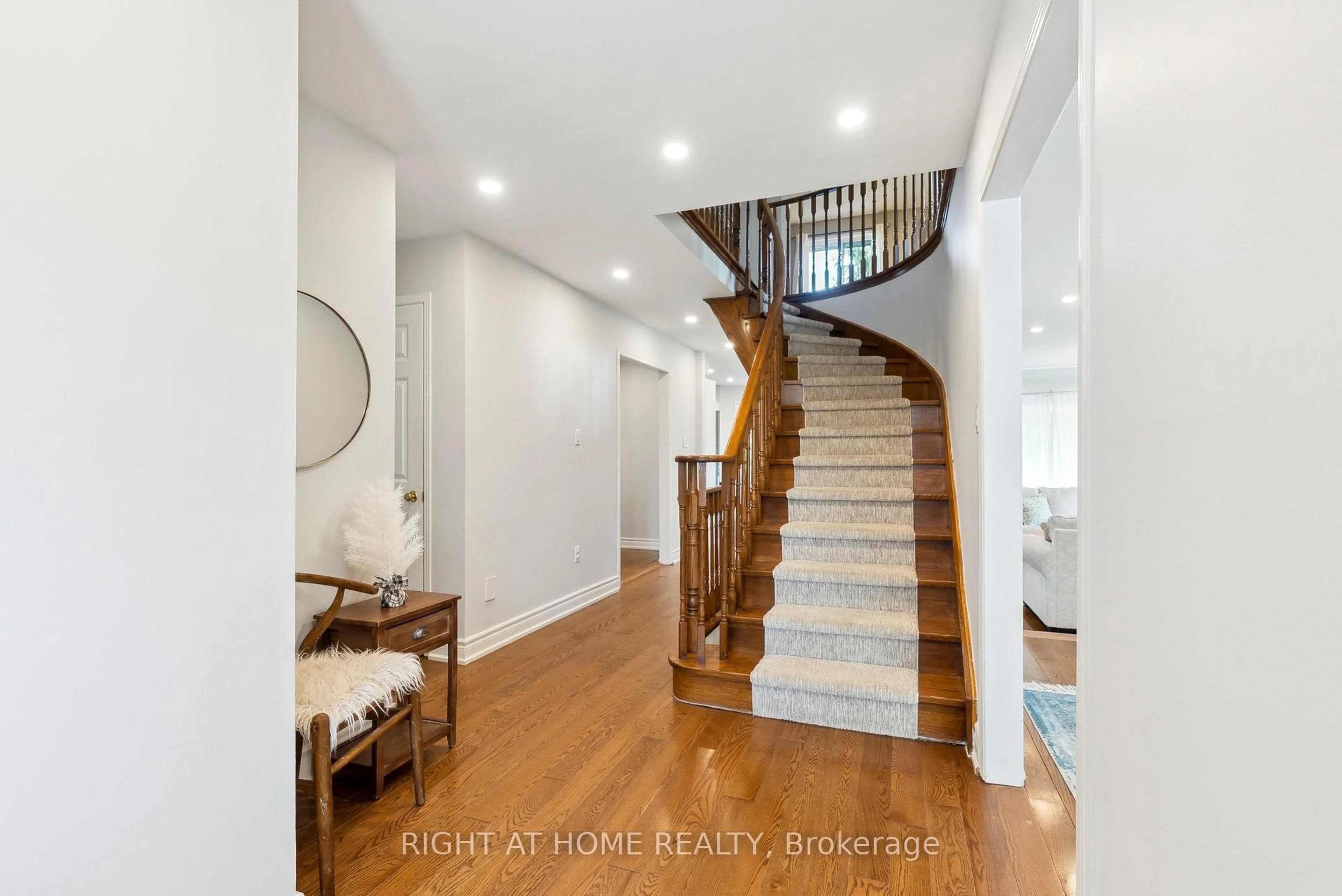 Indoor entryway for 6665 Main St, Whitchurch-Stouffville Ontario L4A 6B3