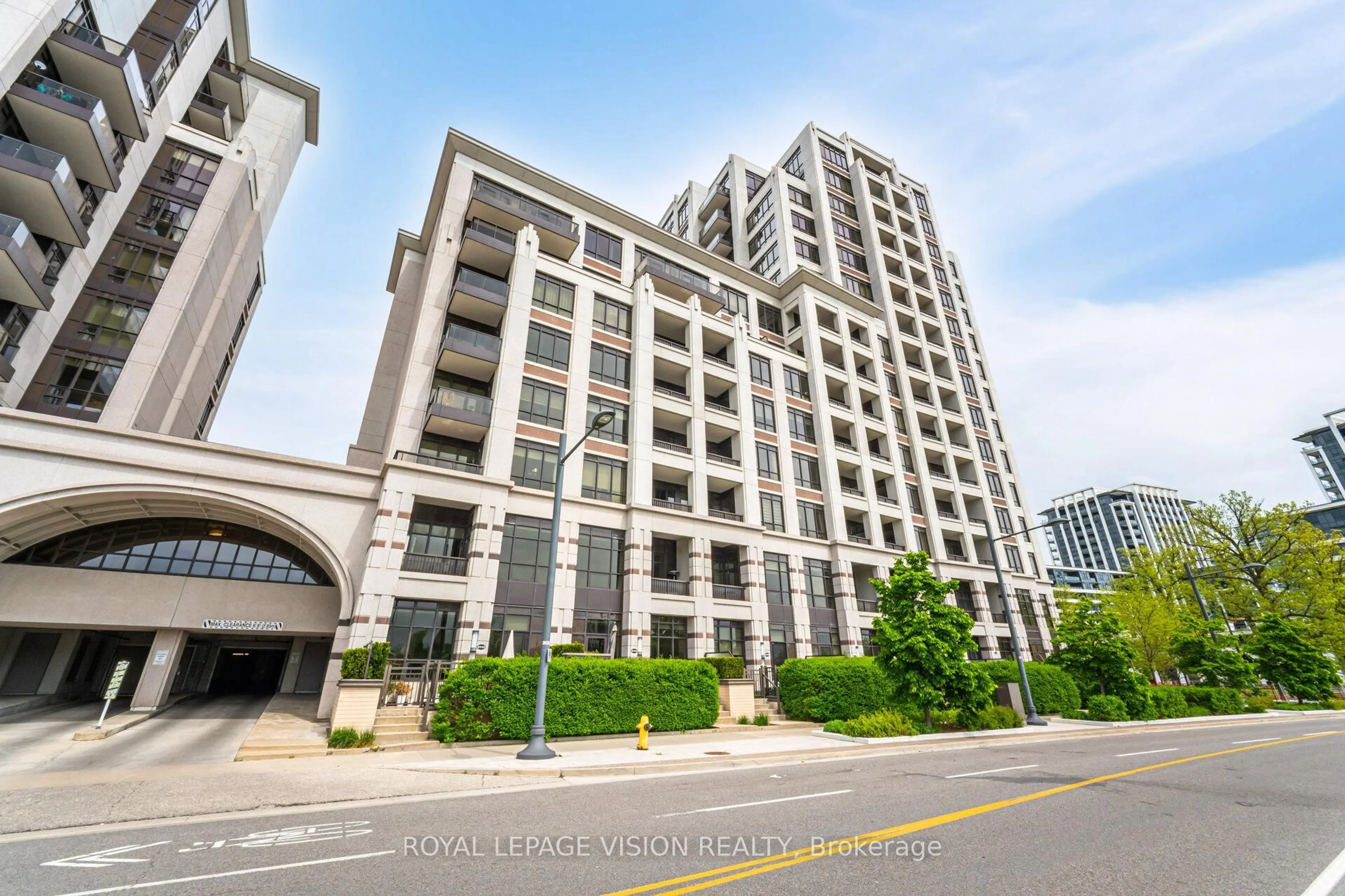 Indoor foyer for 38 Cedarland Dr #111, Markham Ontario L6G 0G7