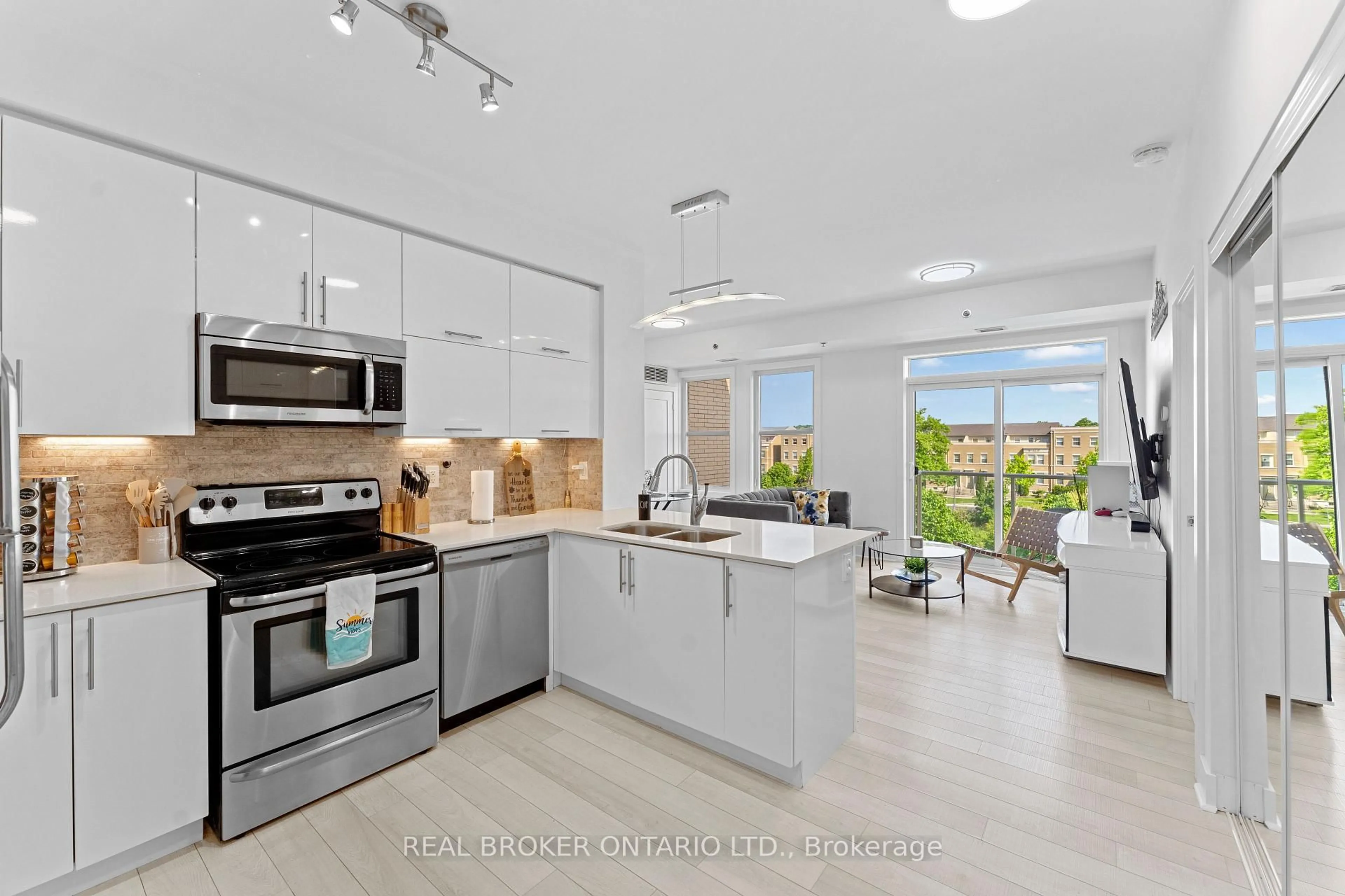 Open concept kitchen, ceramic/tile floor for 28 Prince Regent St #325, Markham Ontario L6C 0V5