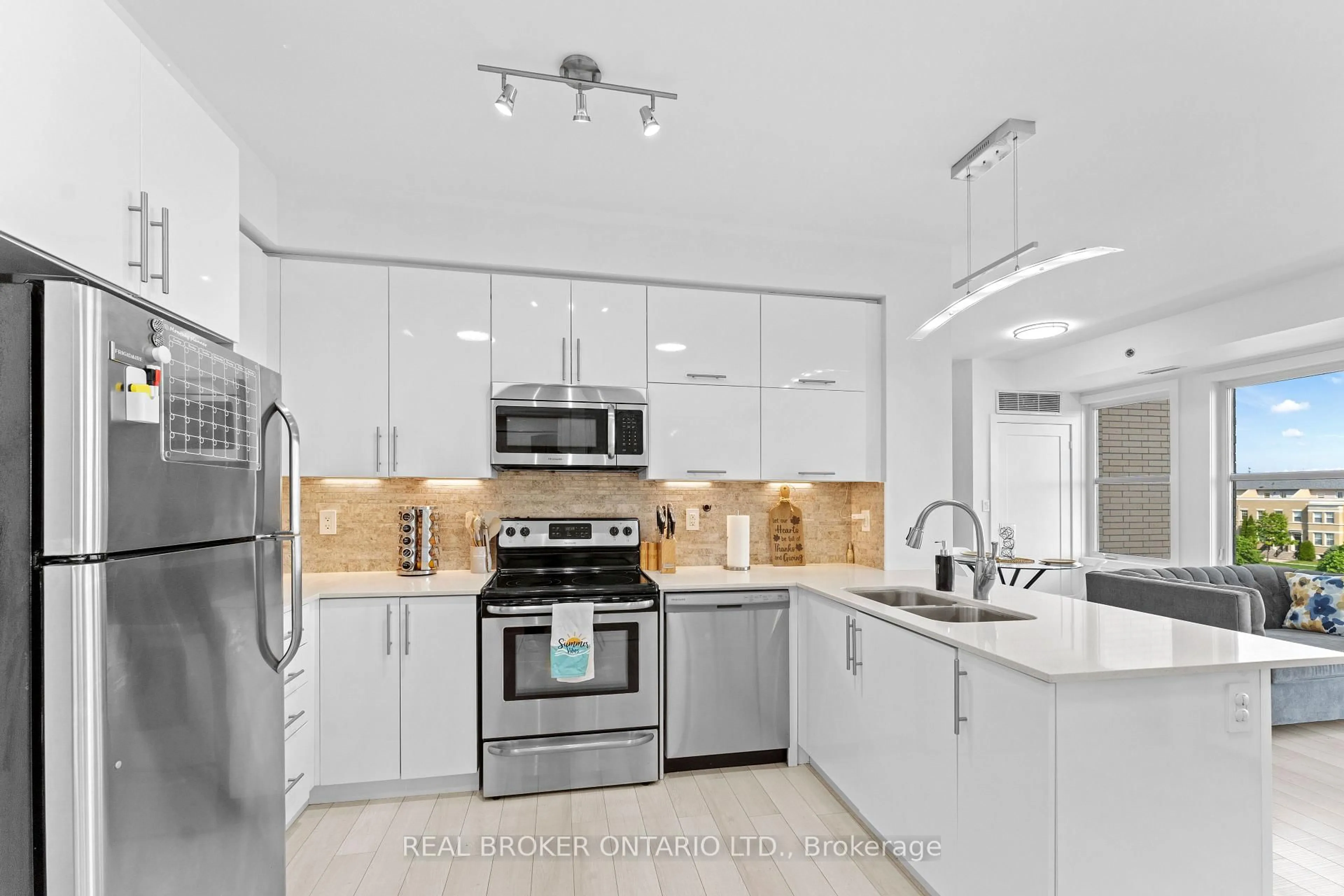 Unknown for 28 Prince Regent St #325, Markham Ontario L6C 0V5