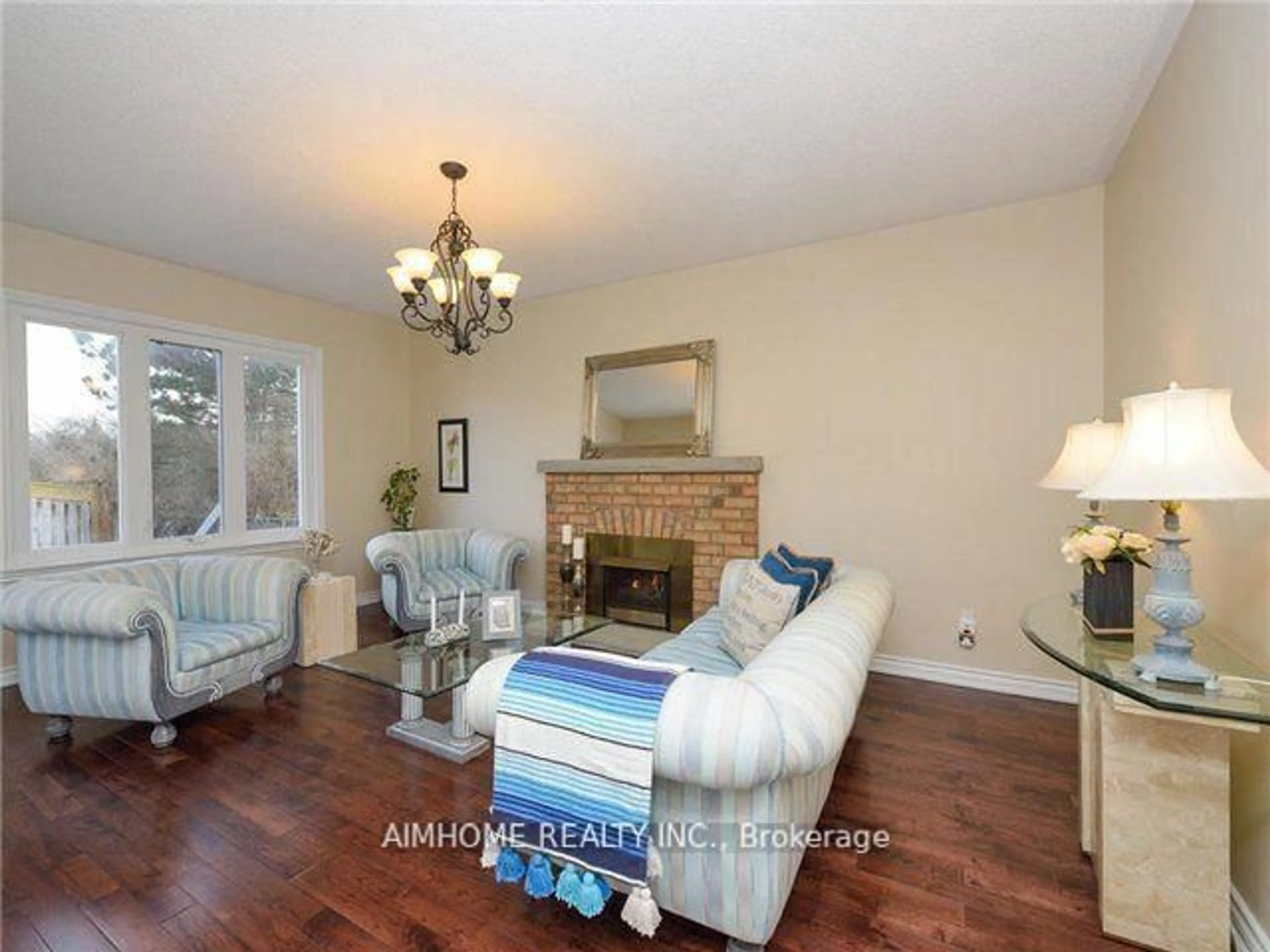 Living room with furniture, unknown for 56 Braeside Sq, Markham Ontario L3R 0A4