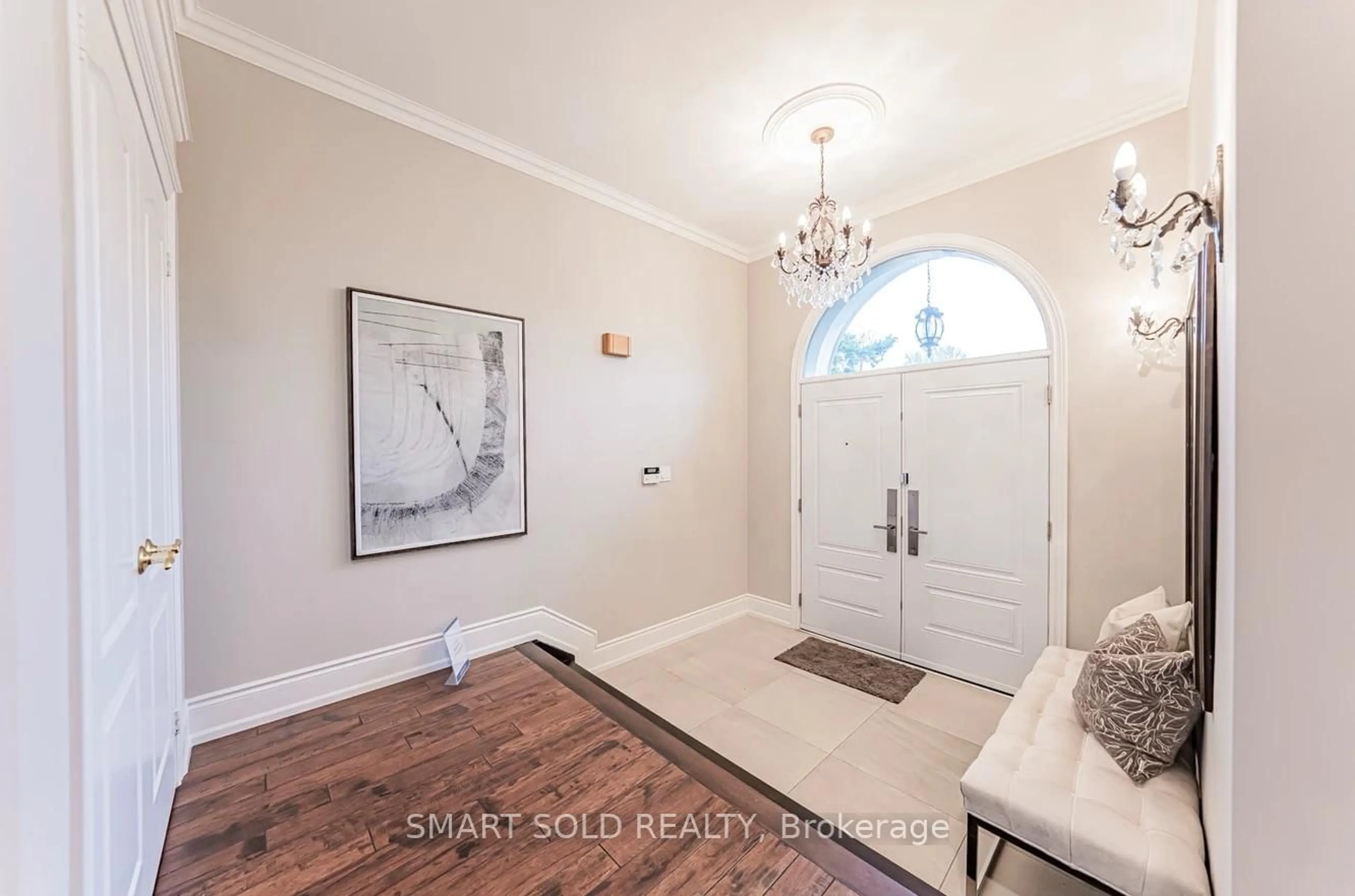 Indoor entryway for 146 Larratt Lane, Richmond Hill Ontario L4C 0E7