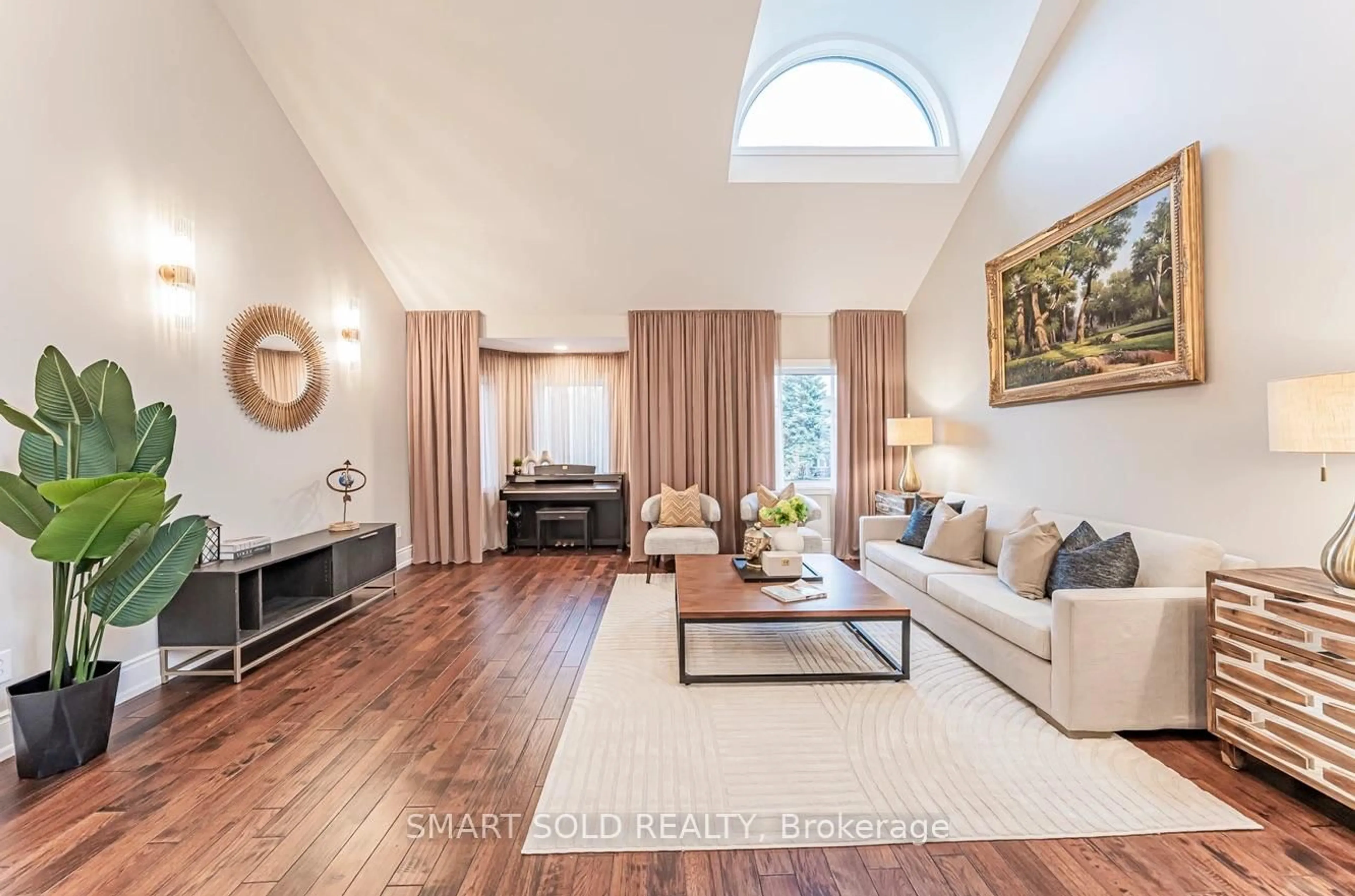 Living room with furniture, wood/laminate floor for 146 Larratt Lane, Richmond Hill Ontario L4C 0E7