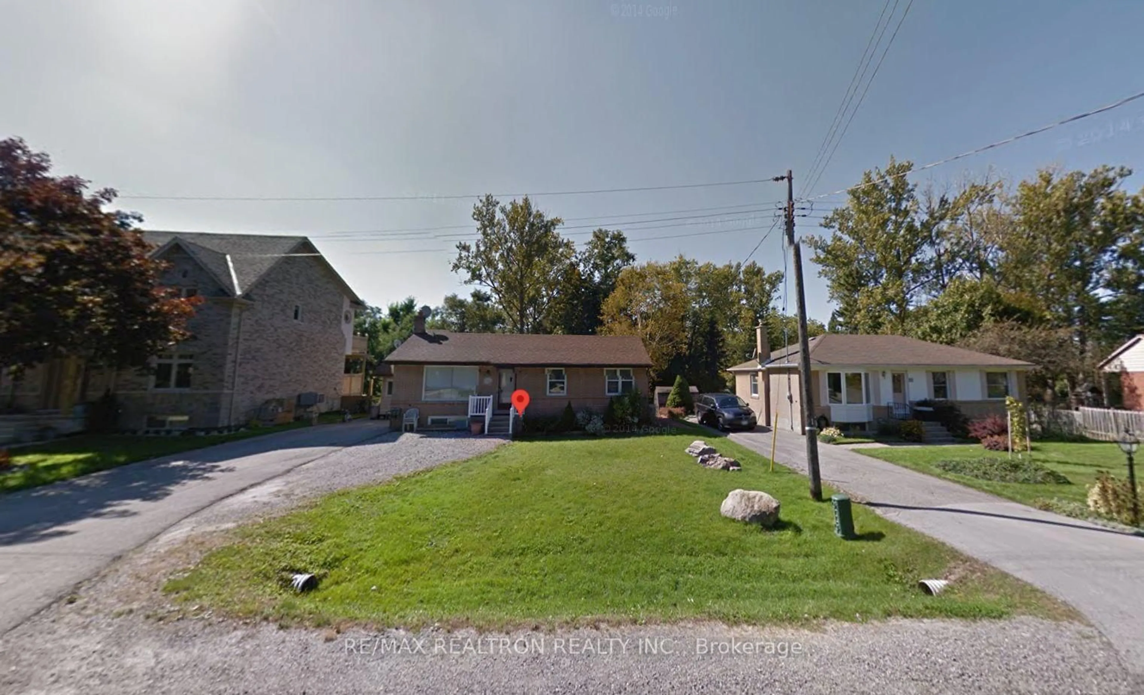 A pic from outside/outdoor area/front of a property/back of a property/a pic from drone, street for 105 Humber Cres, King Ontario L7B 1J3