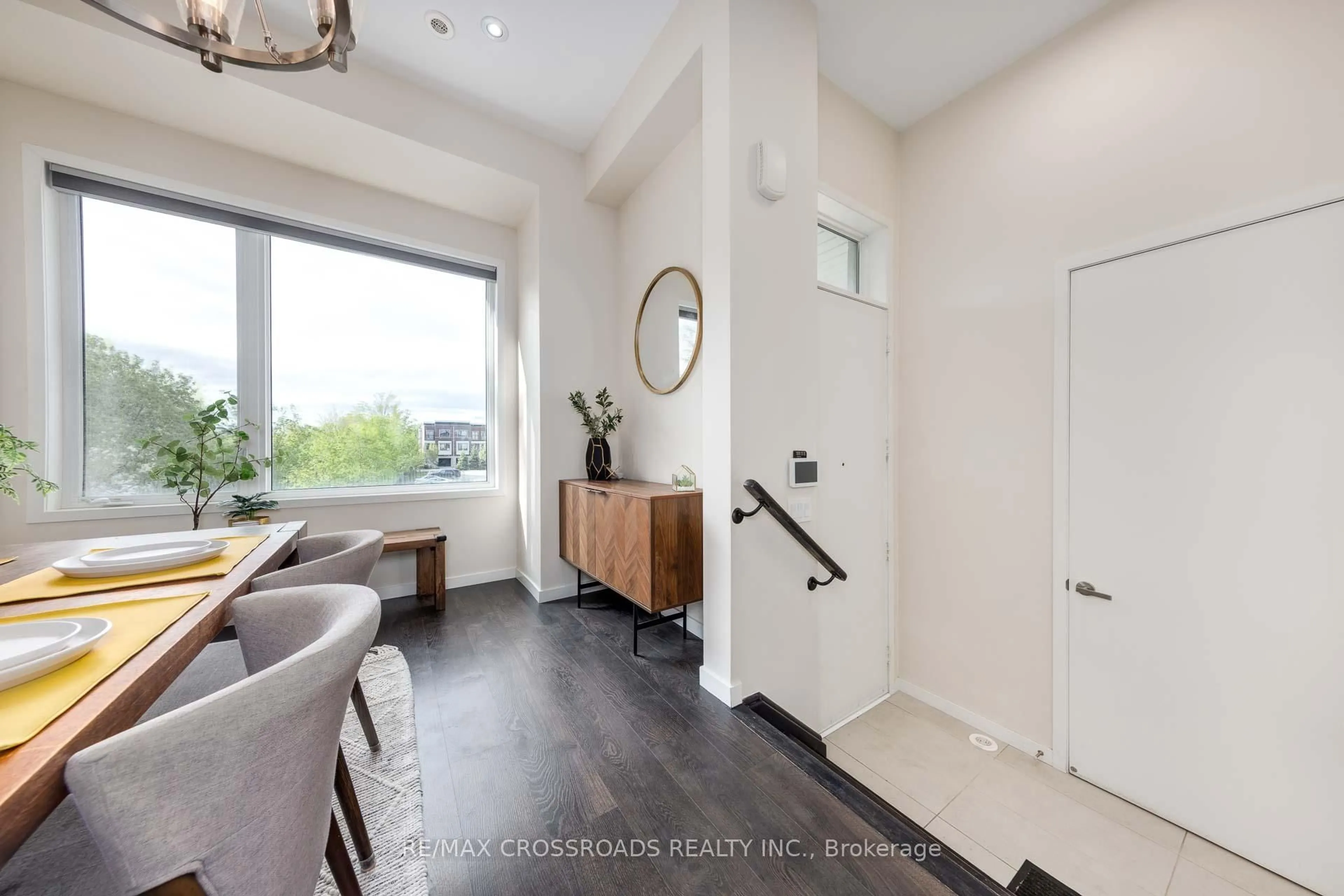 Indoor entryway for 114 Genuine Lane, Richmond Hill Ontario L4B 0E5