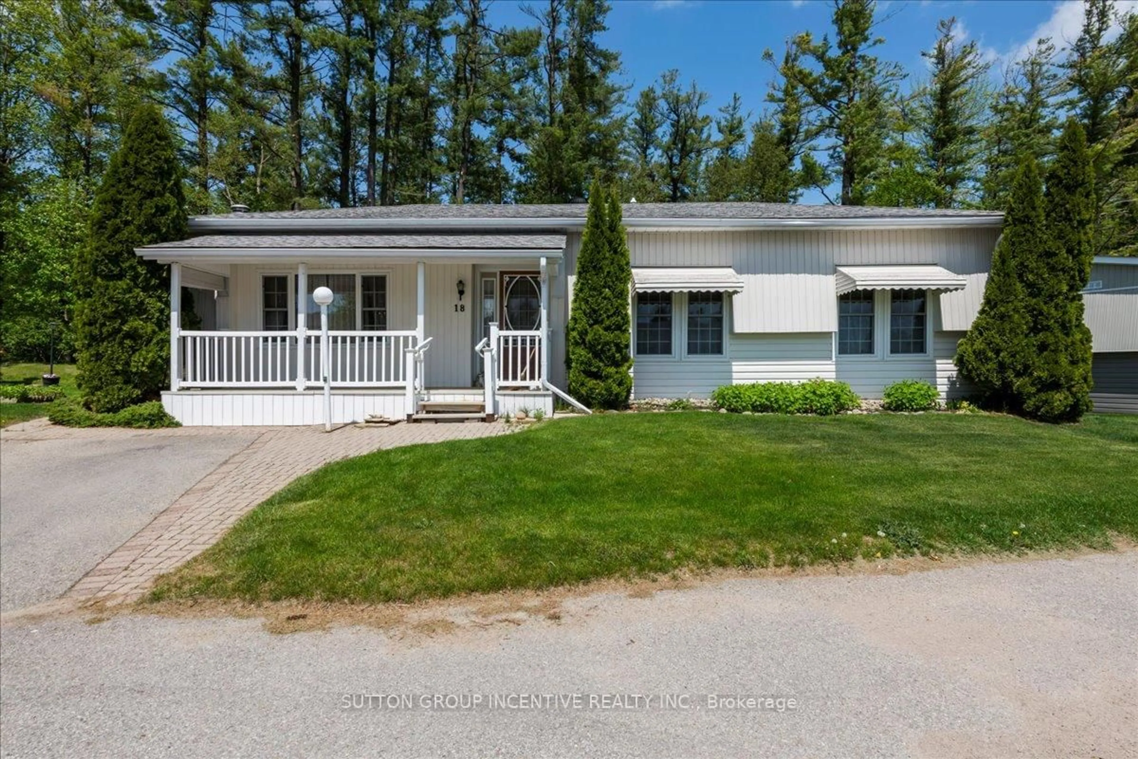 Home with vinyl exterior material, unknown for 18 Riverview Circ, Innisfil Ontario L9S 1M2