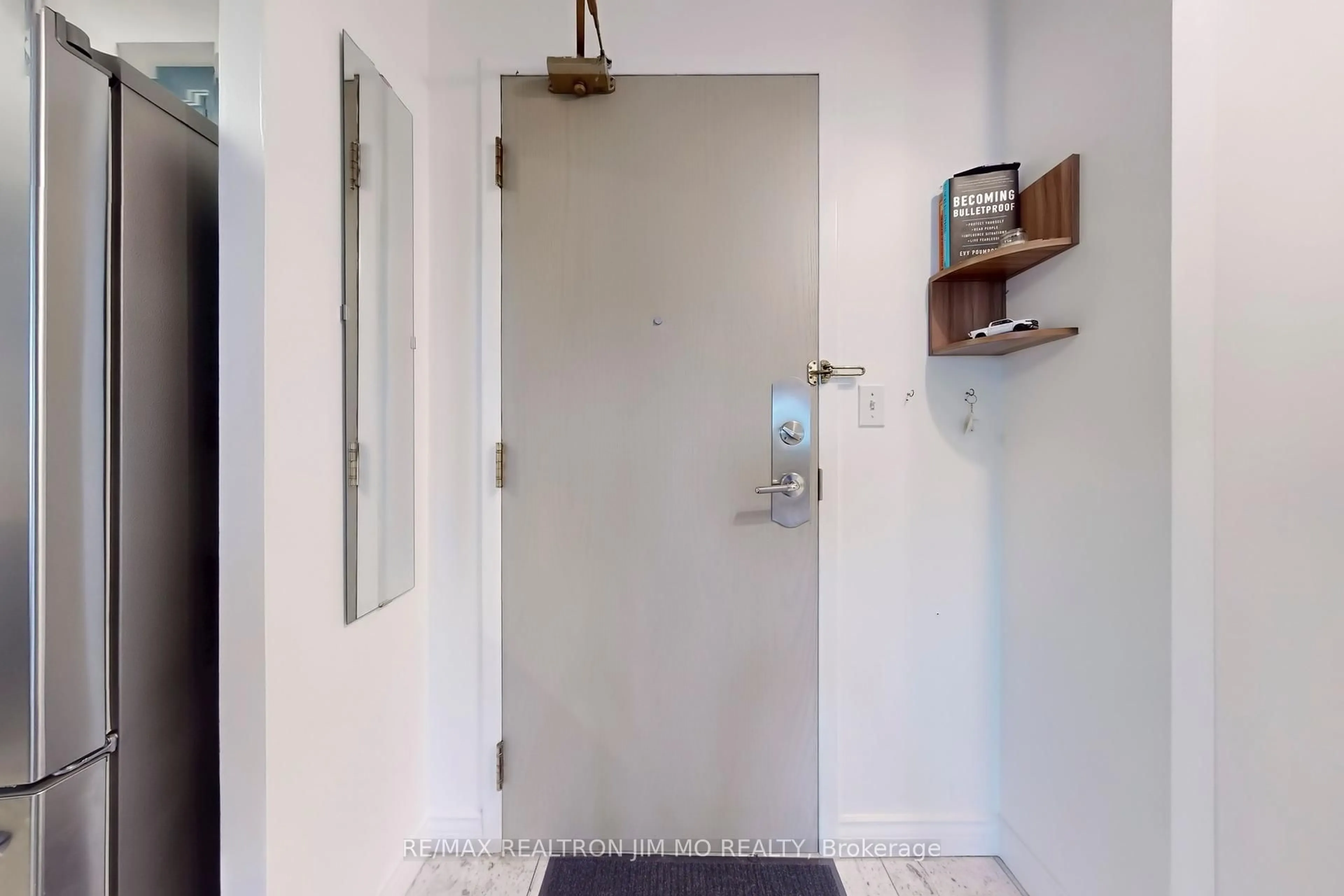 Indoor entryway for 2200 John St #307, Markham Ontario L3T 7S7