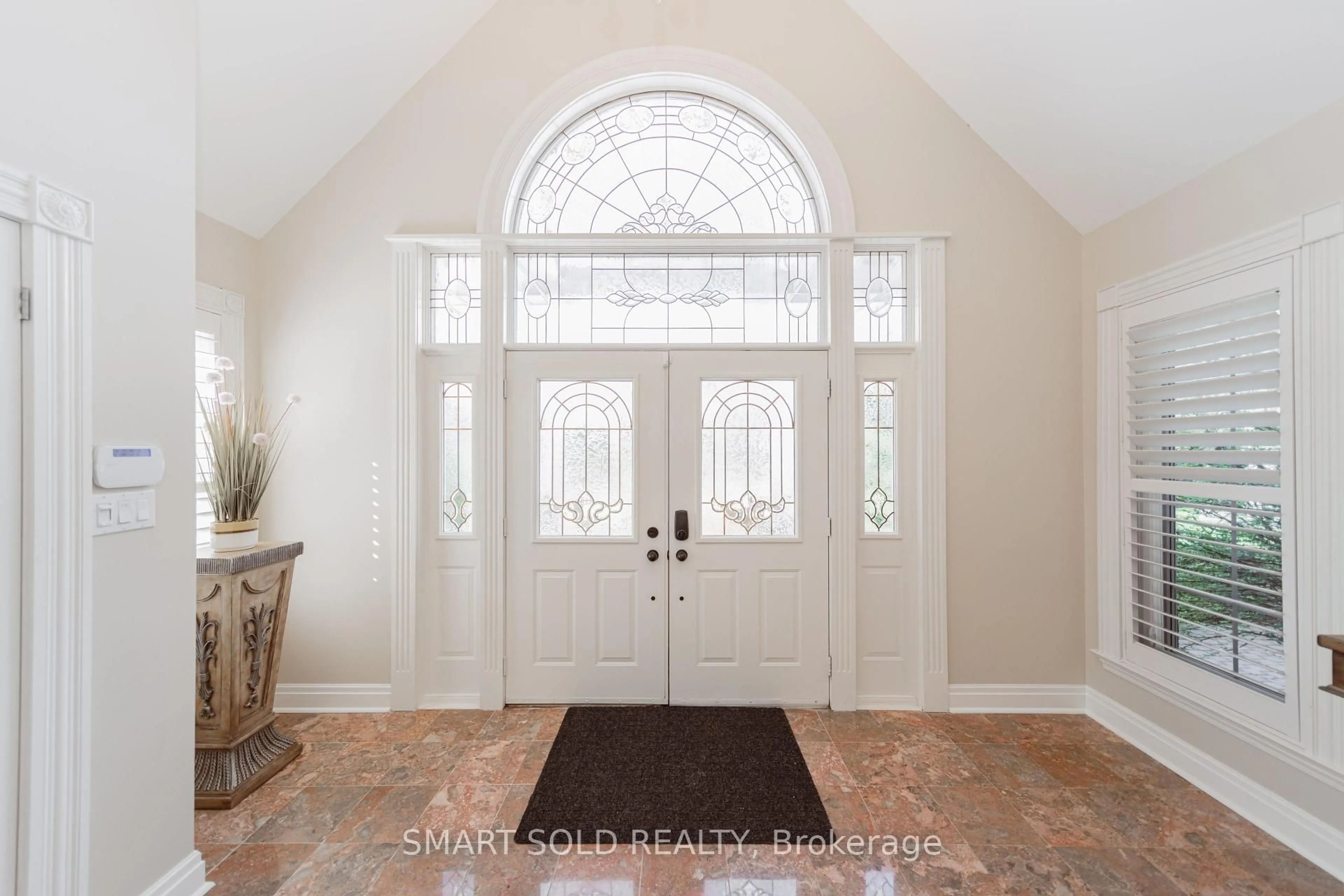 Indoor entryway for 6 Bernadotte Dr, Markham Ontario L6C 1C9